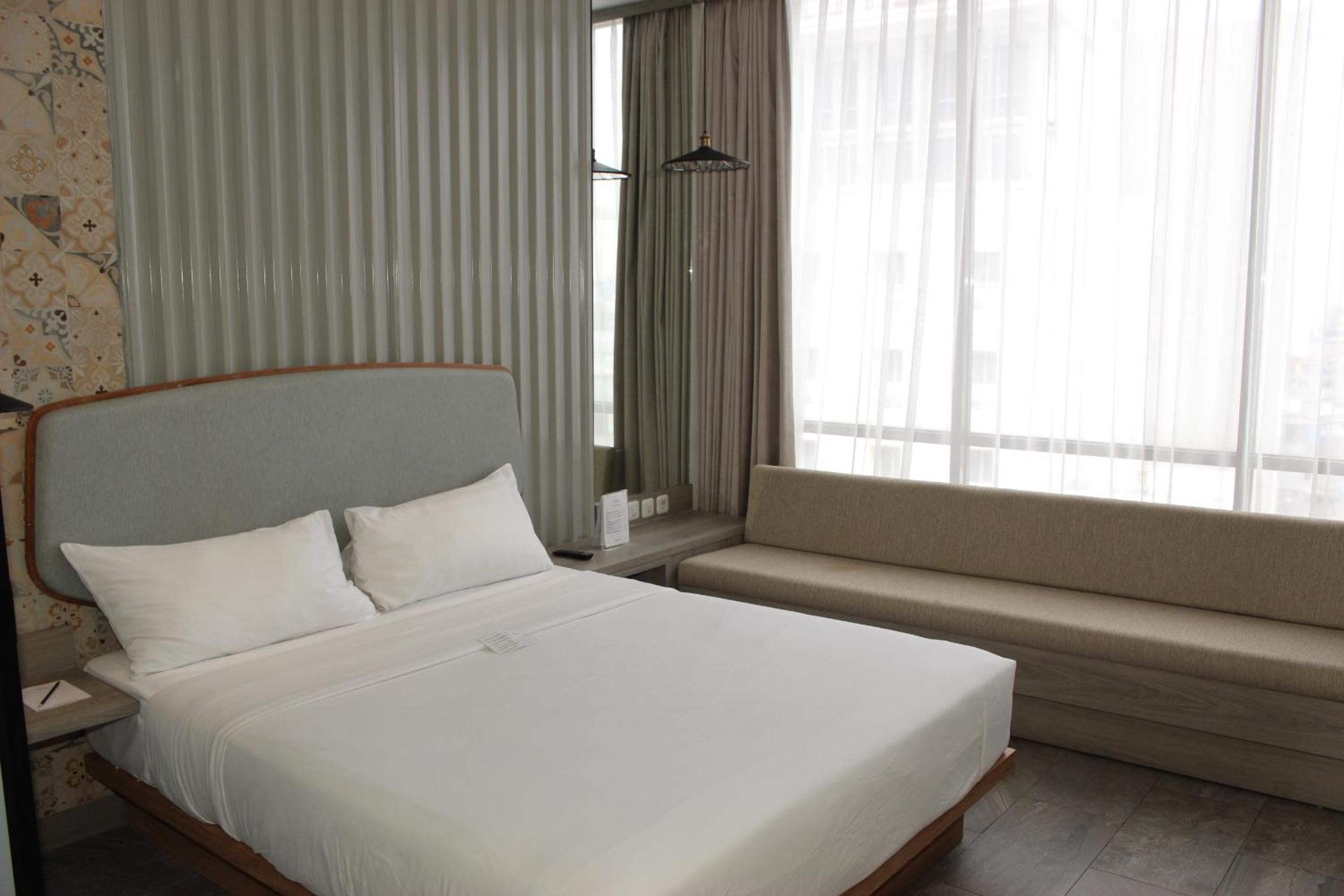 Deluxe Room - Photo 12