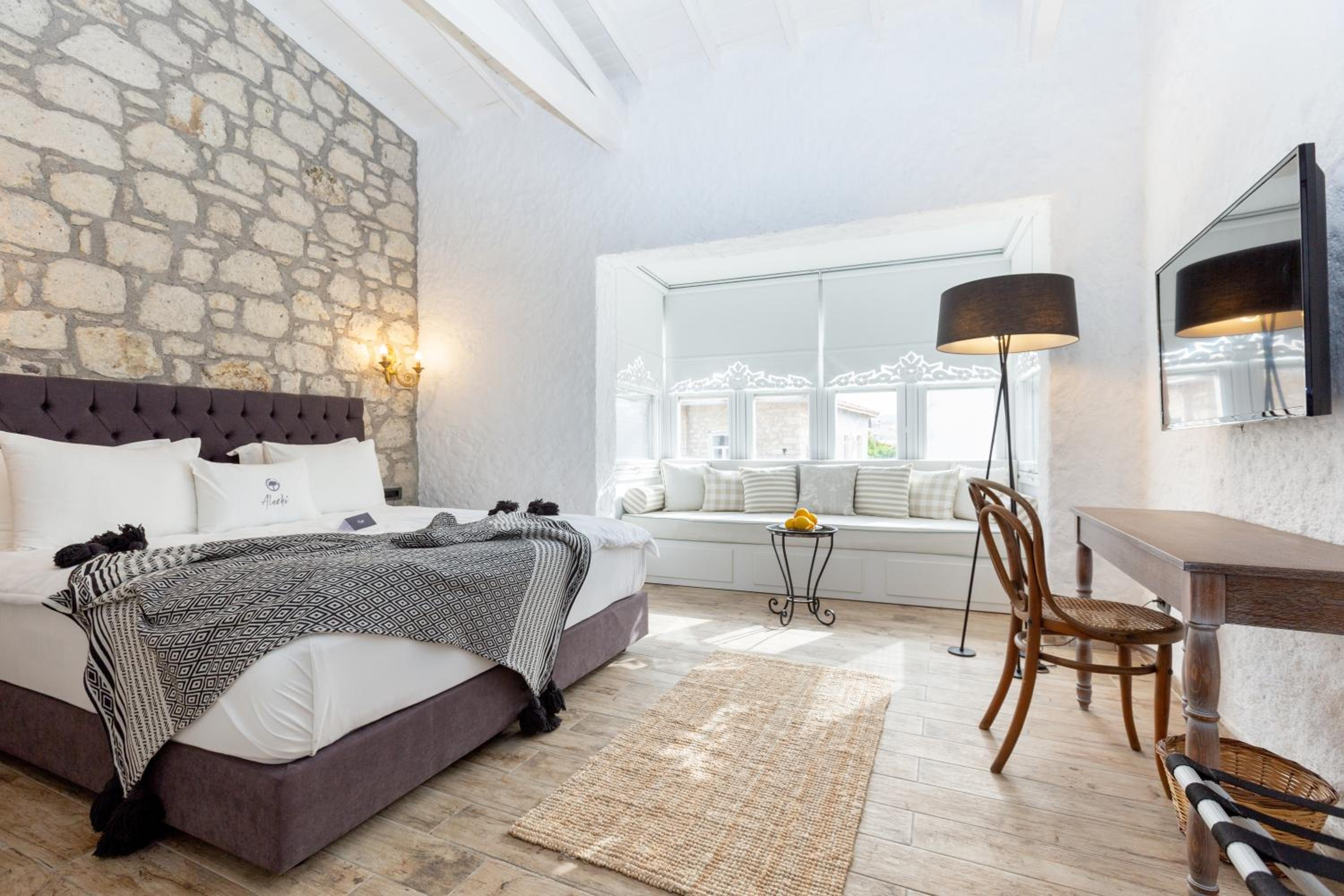 Double Room with Bay Window