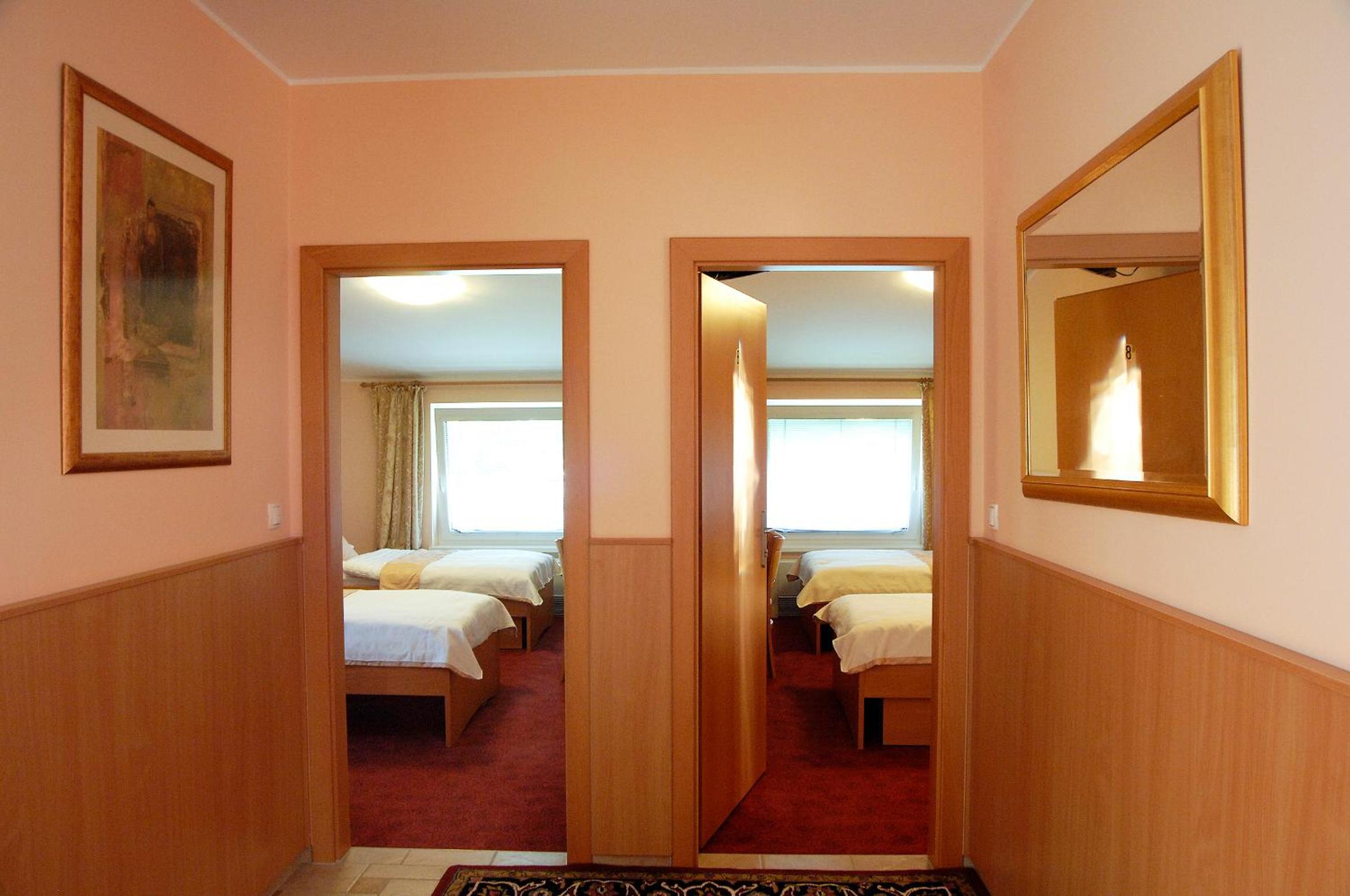 Twin Room - Photo 4