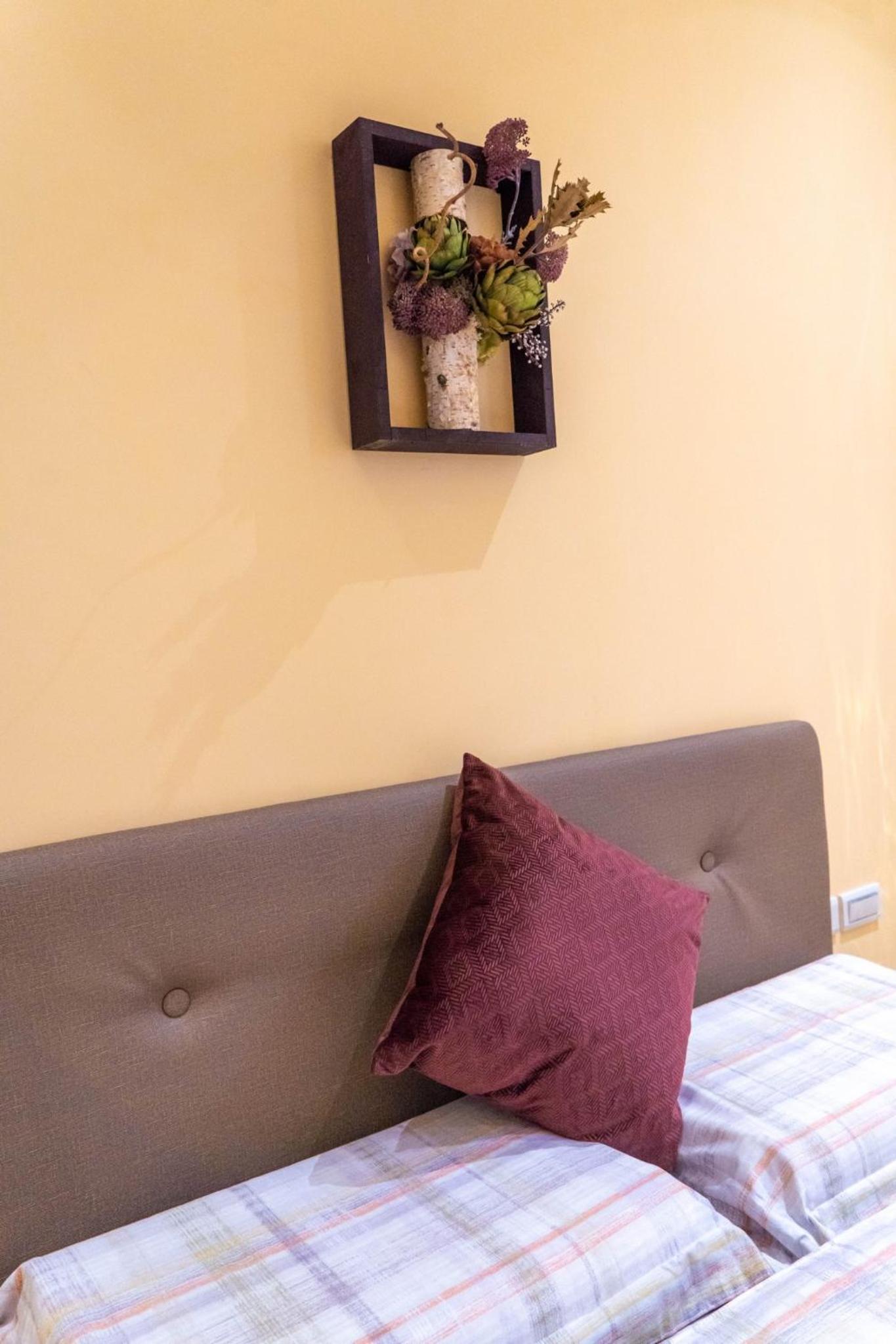Standard Double Room - Photo 7