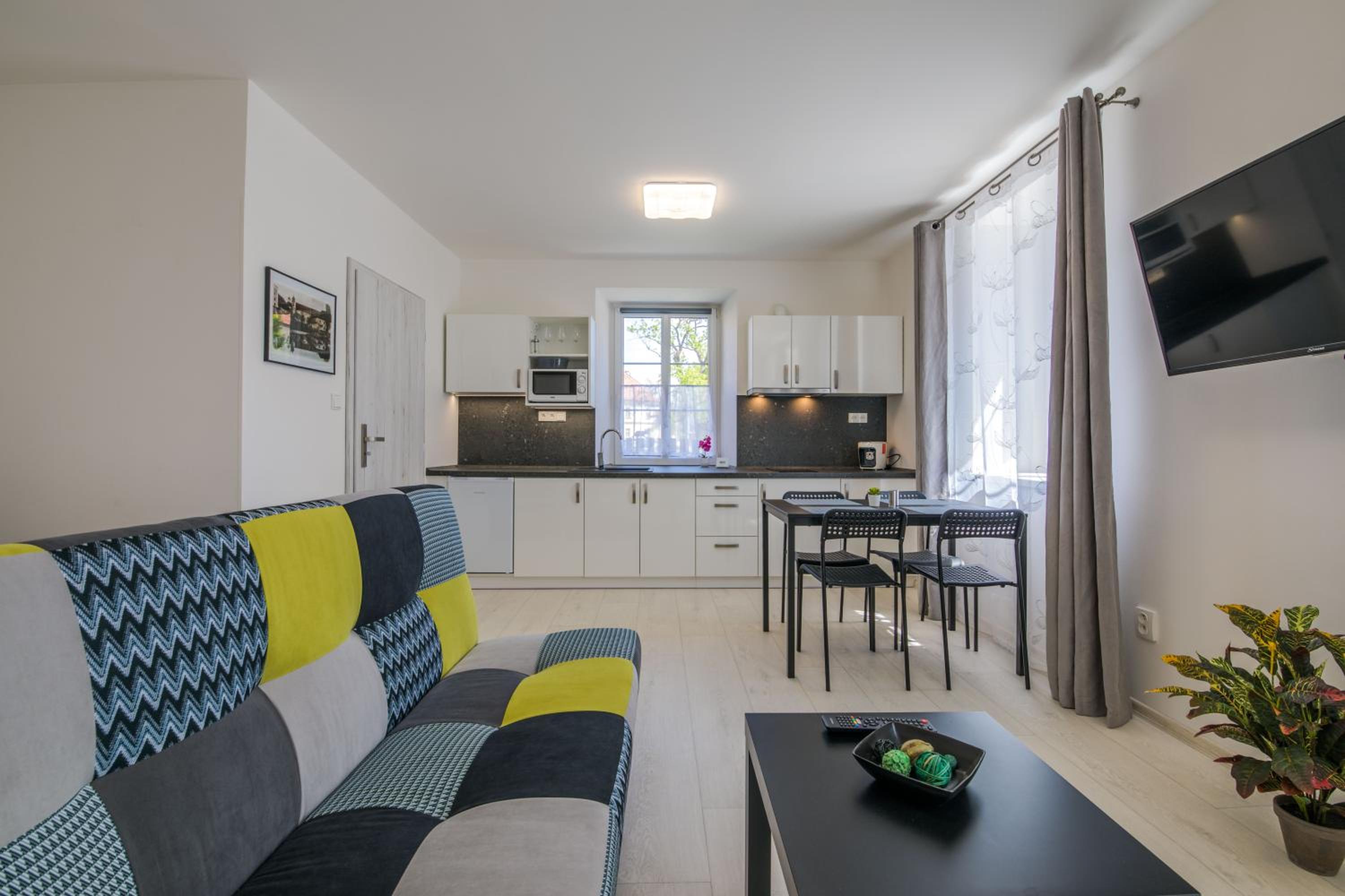 Apartment photo 2