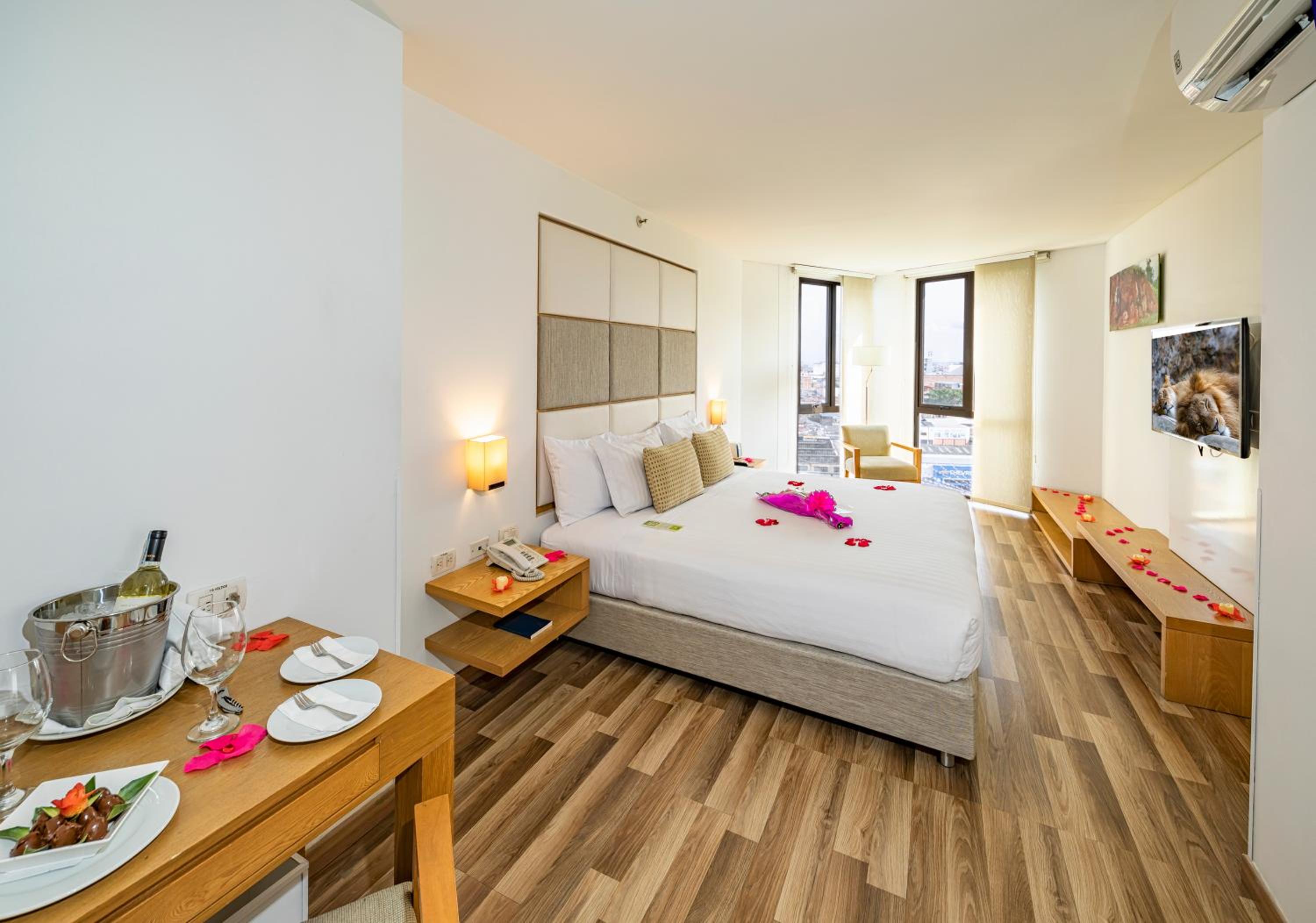 Deluxe King Room photo 2