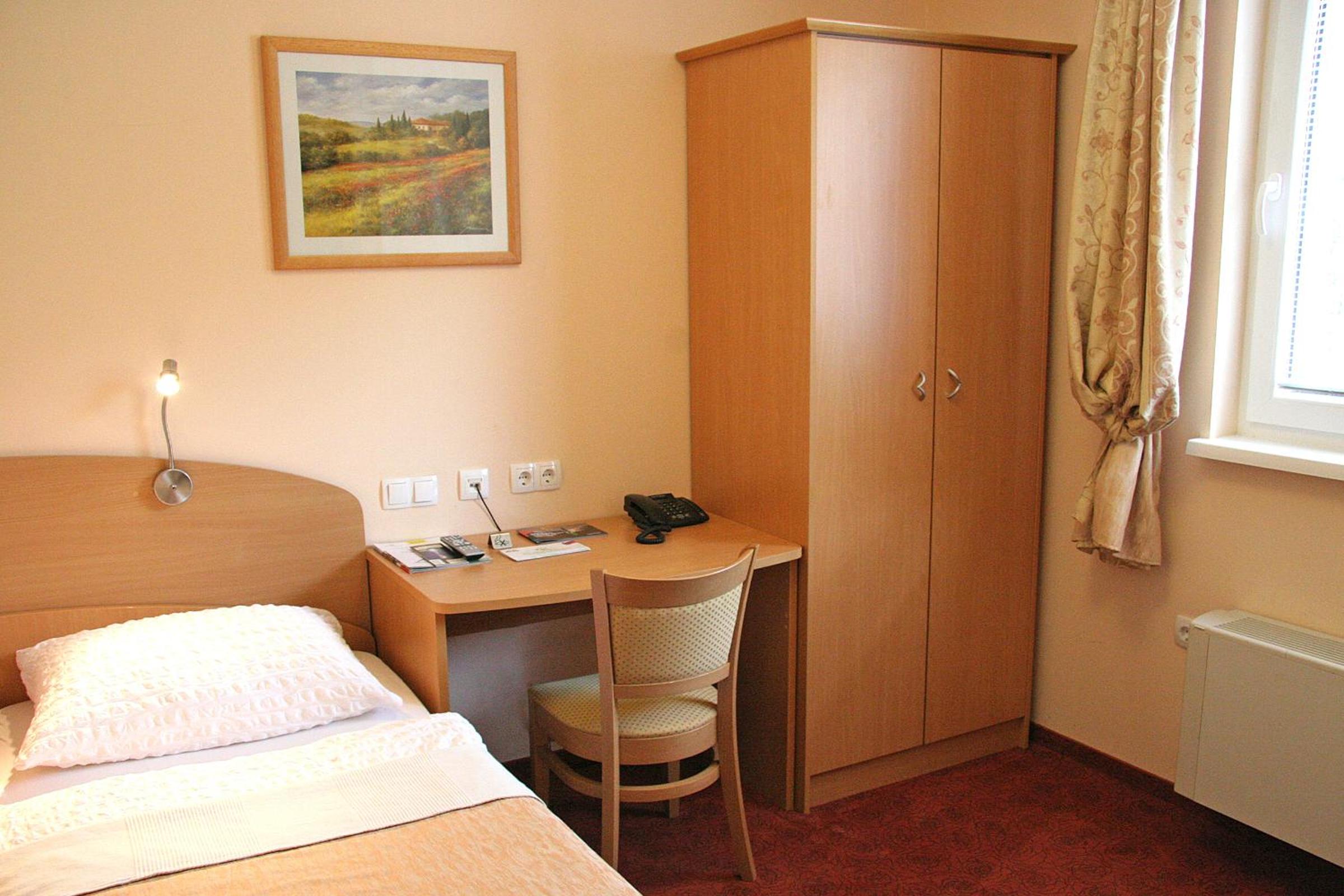 Single Room photo 3