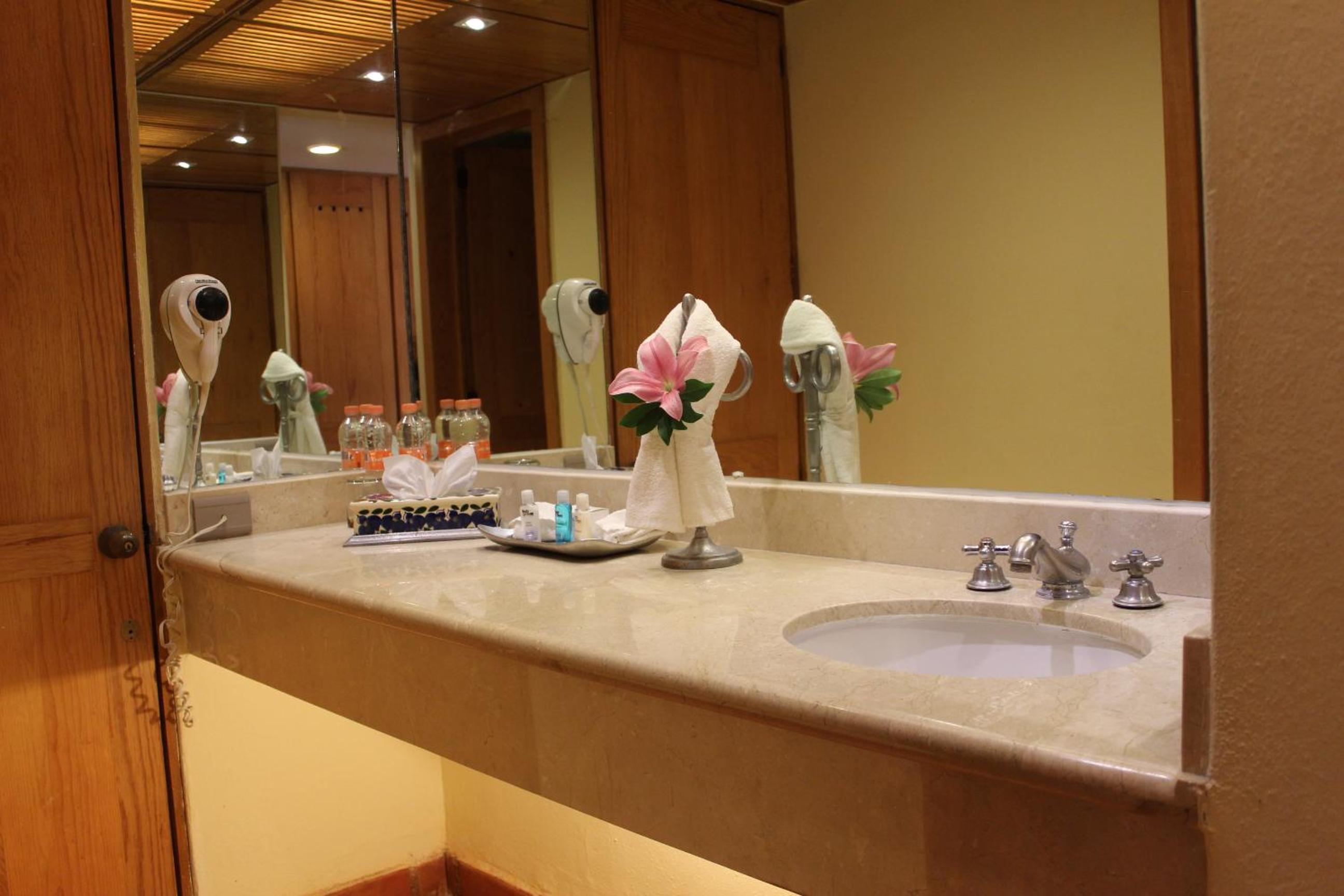 Deluxe Double Room with Private Pool - Photo 4