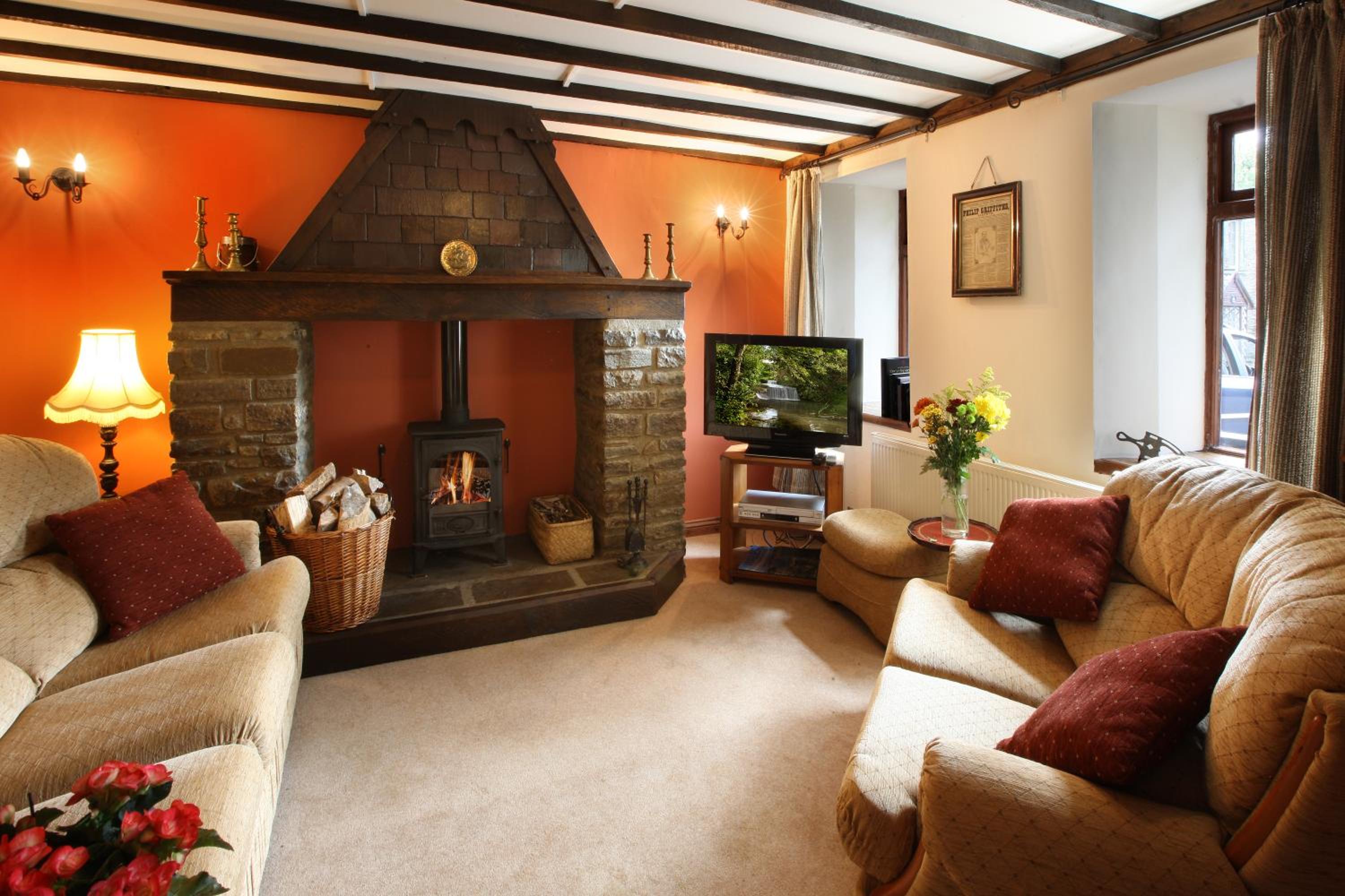 Family Cottage With Courtyard View