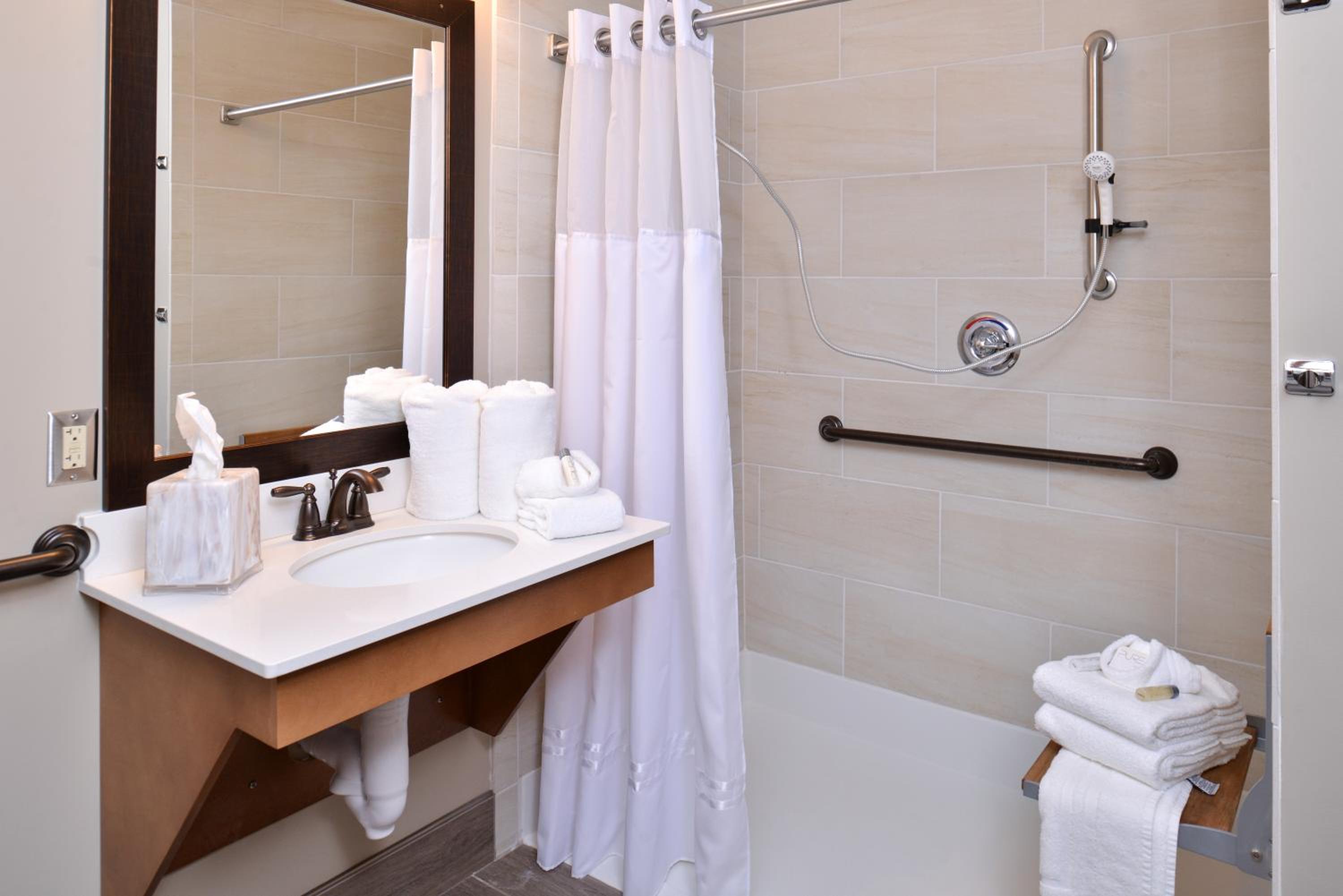 King Room - Disability Access photo 2