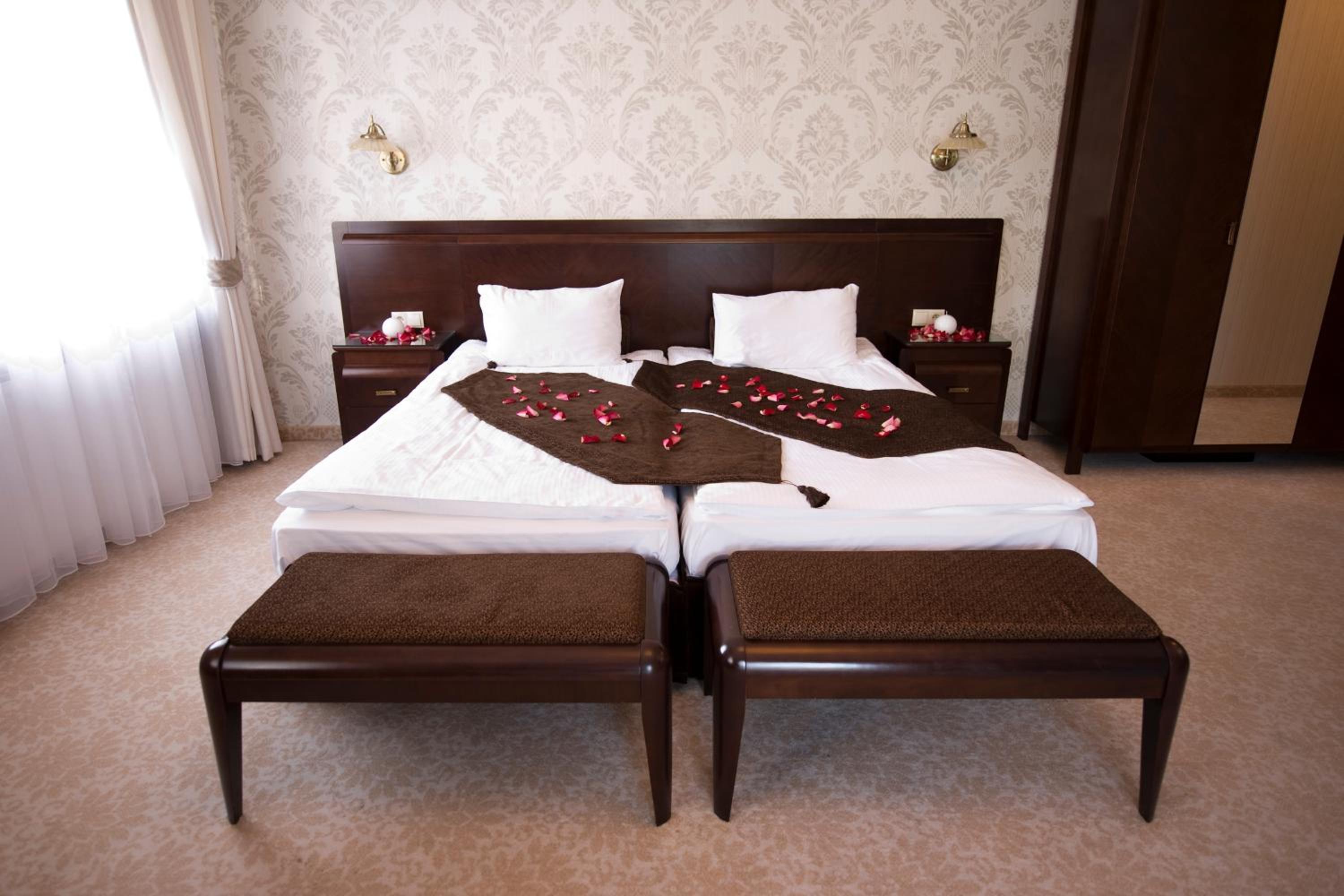 Deluxe Double or Twin Room - Photo 5