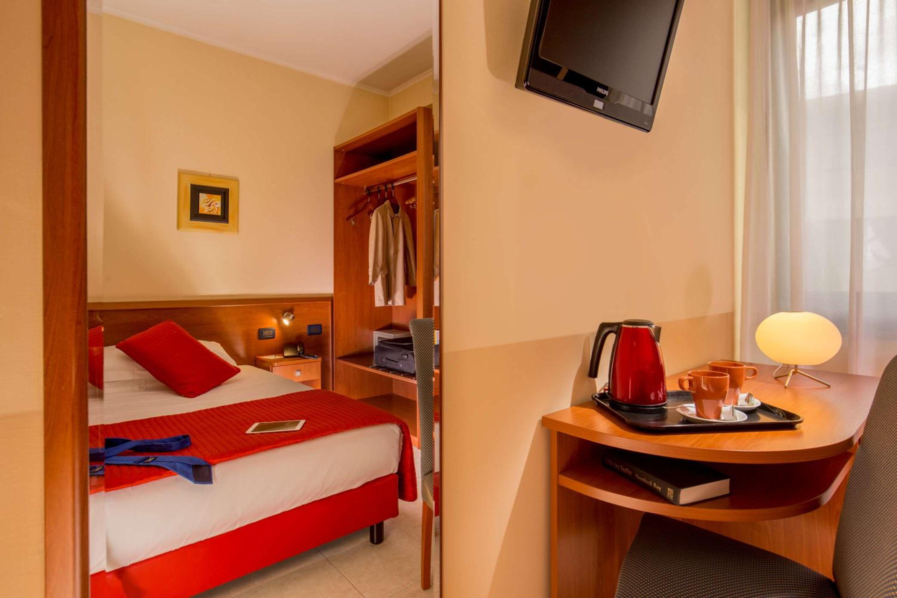 Economy Double Room photo 3