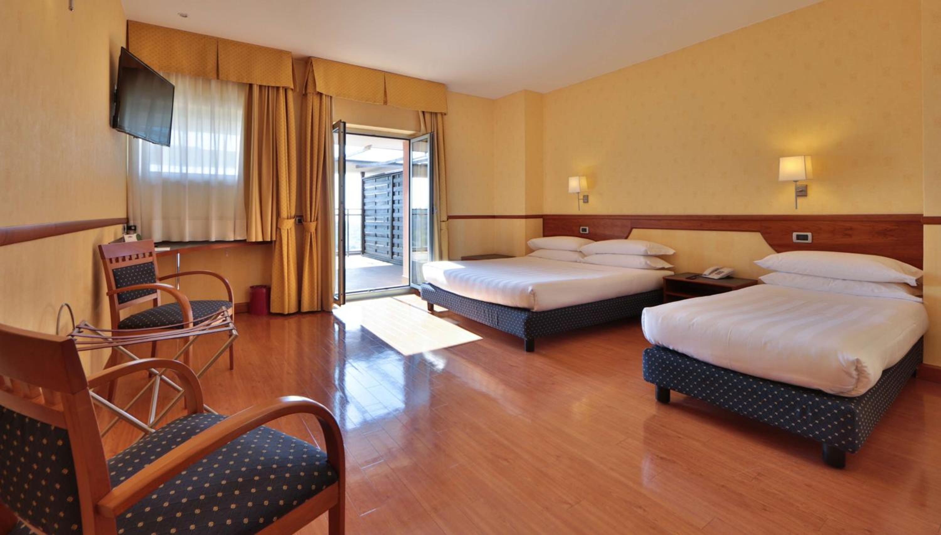 Quadruple Room - Photo 1