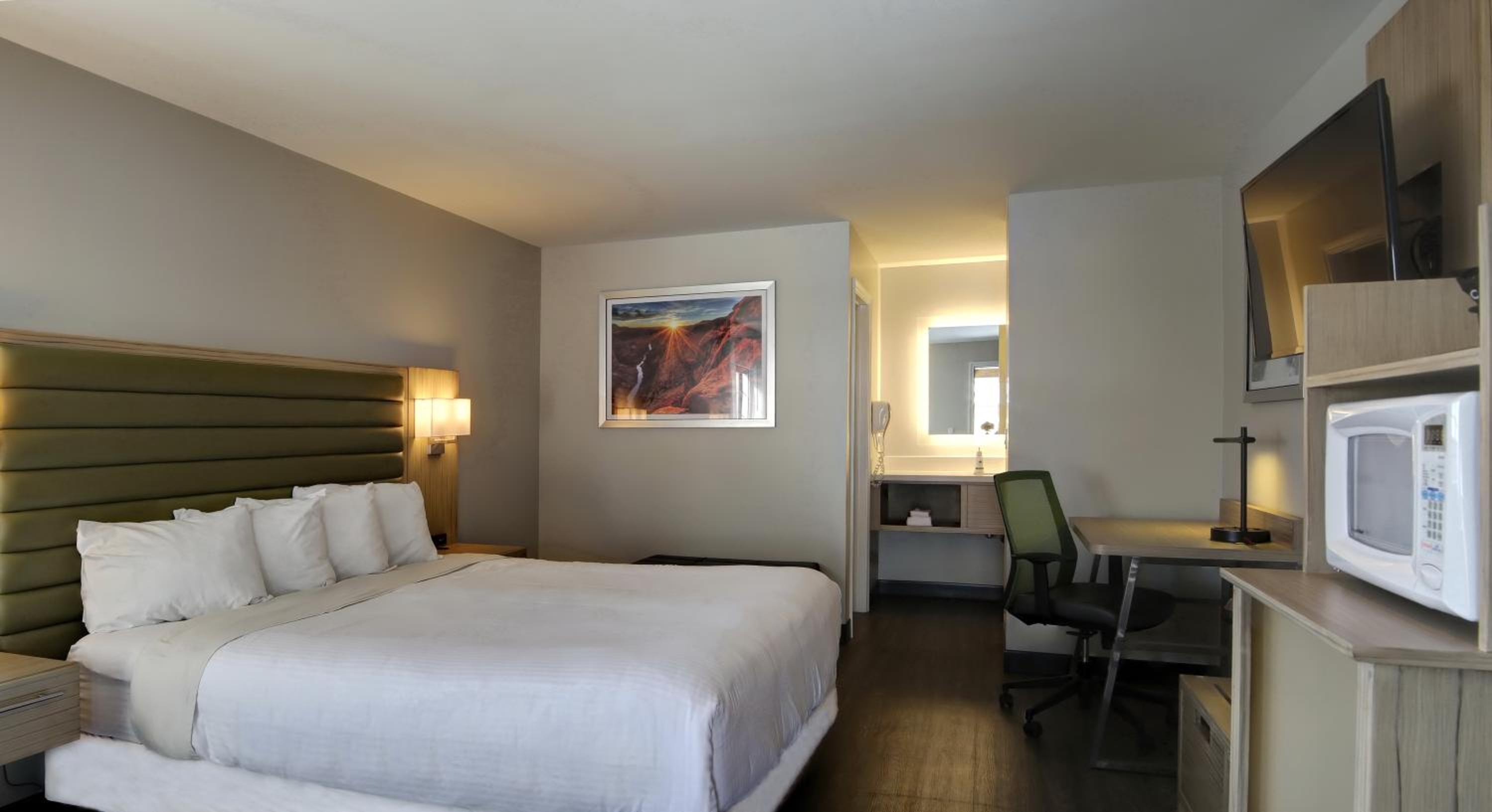 King Room - Non-Smoking - Photo 1