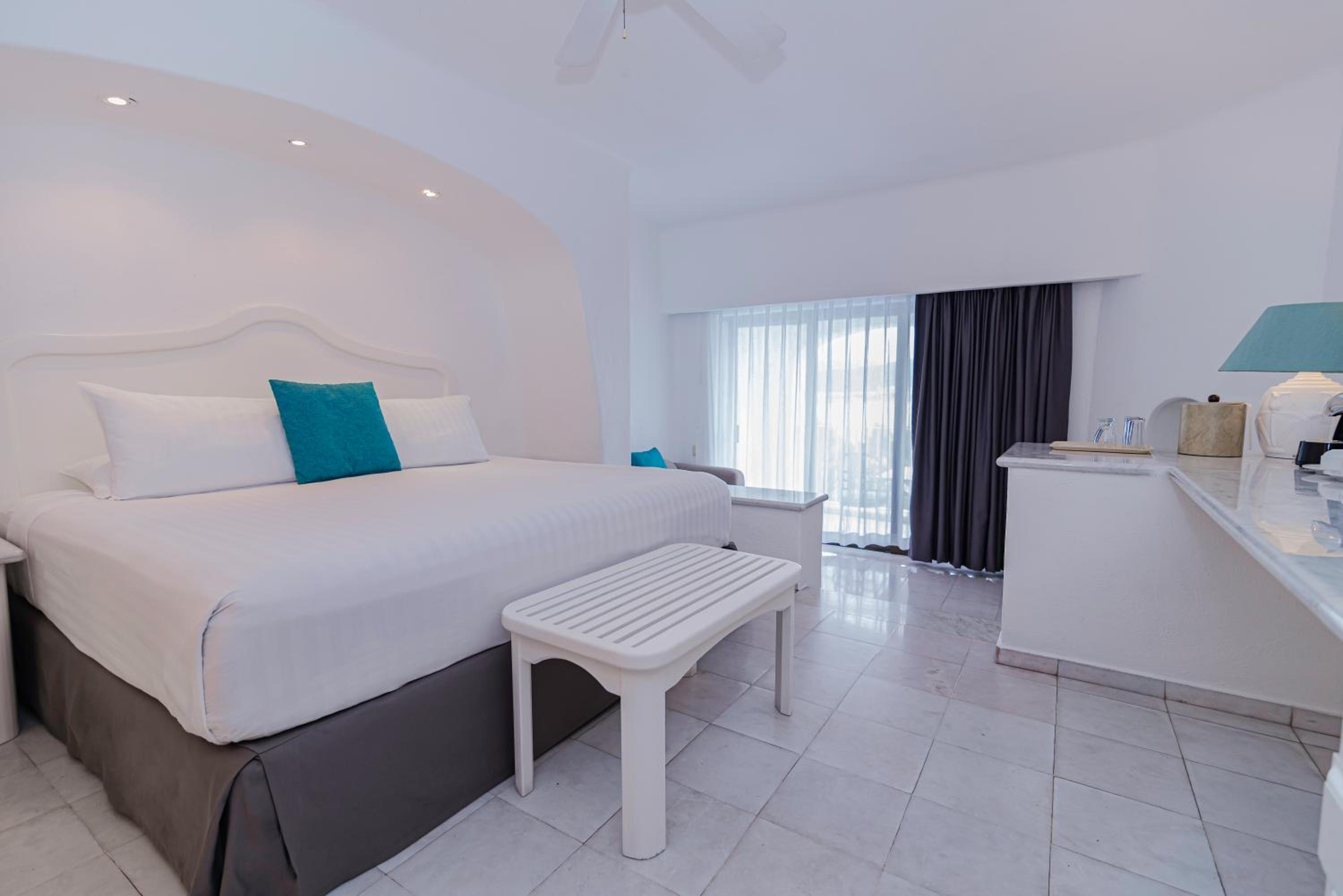 Brisas Beach Club one King Bed - Photo 4