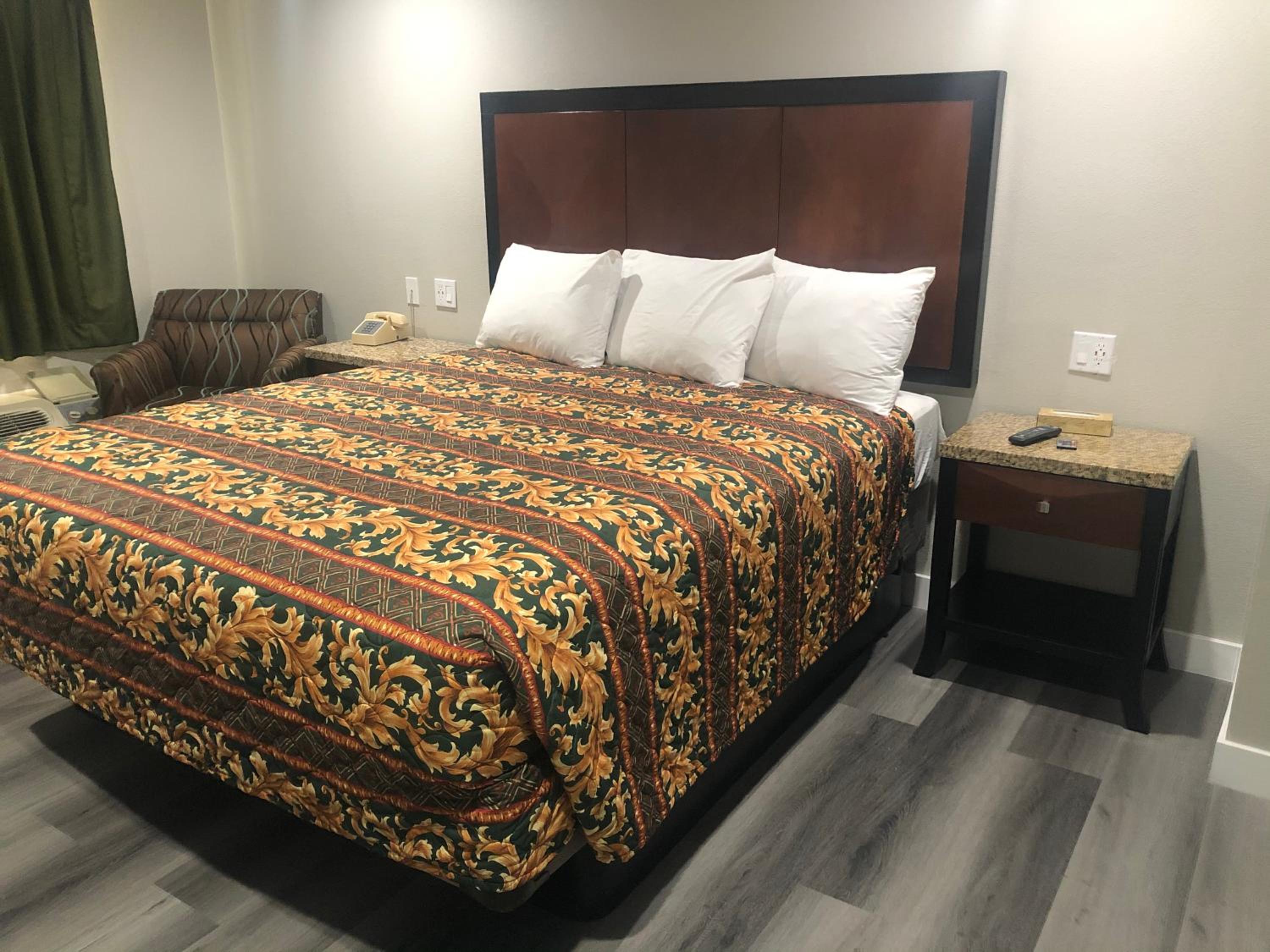 King Room with Spa Bath photo 3