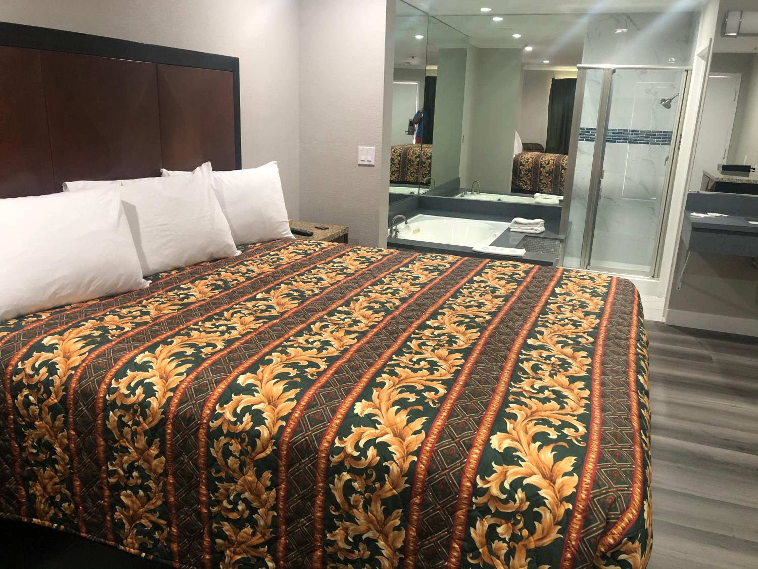 King Room with Spa Bath photo 2