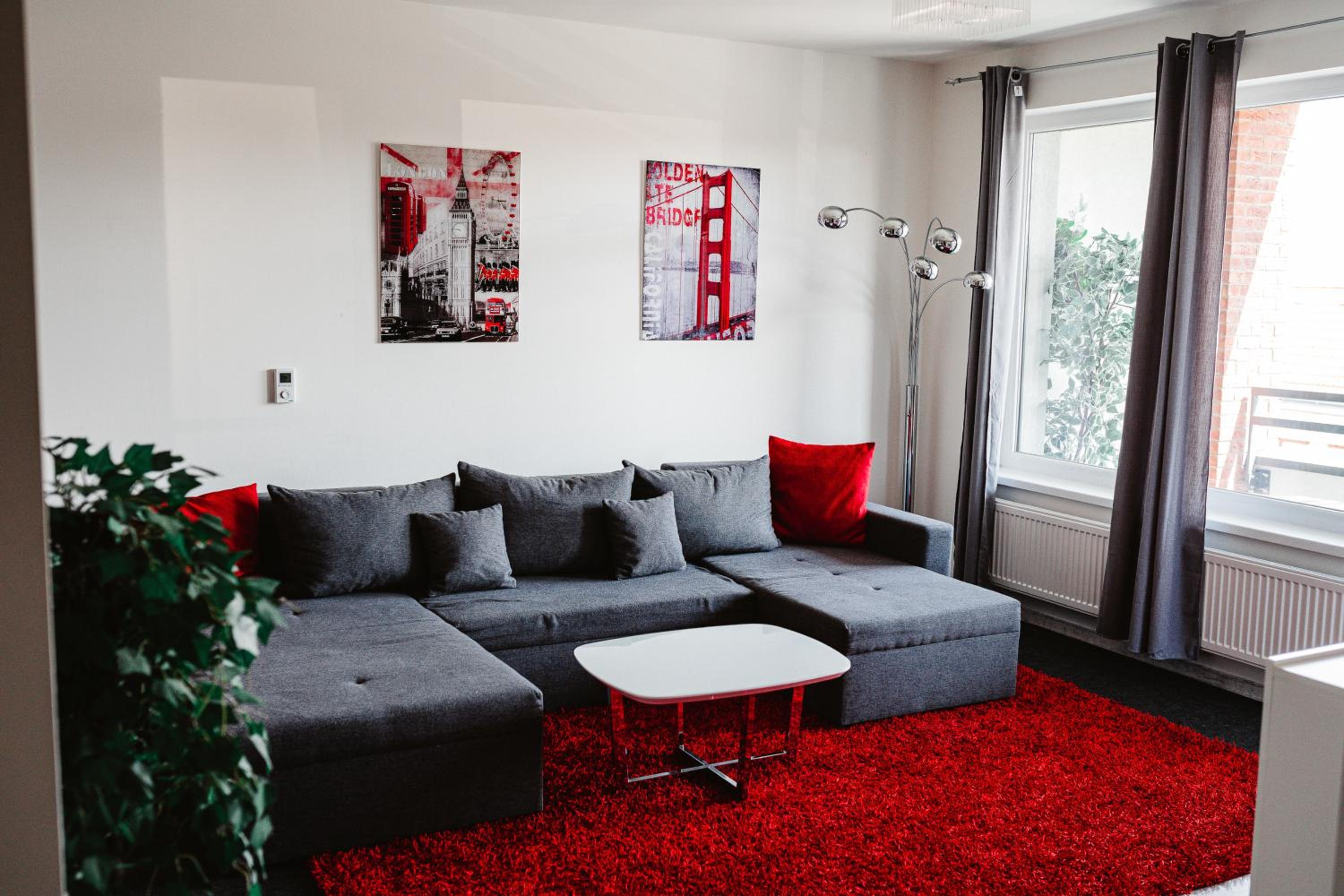 One-Bedroom Apartment - Photo 1