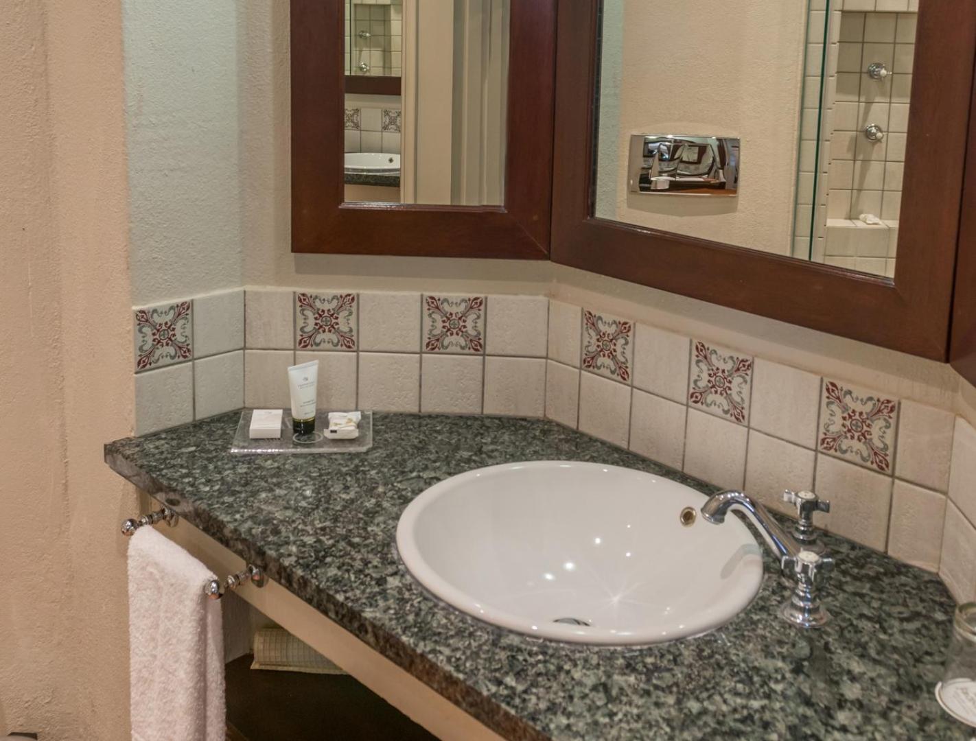Classic Twin Room - Photo 8