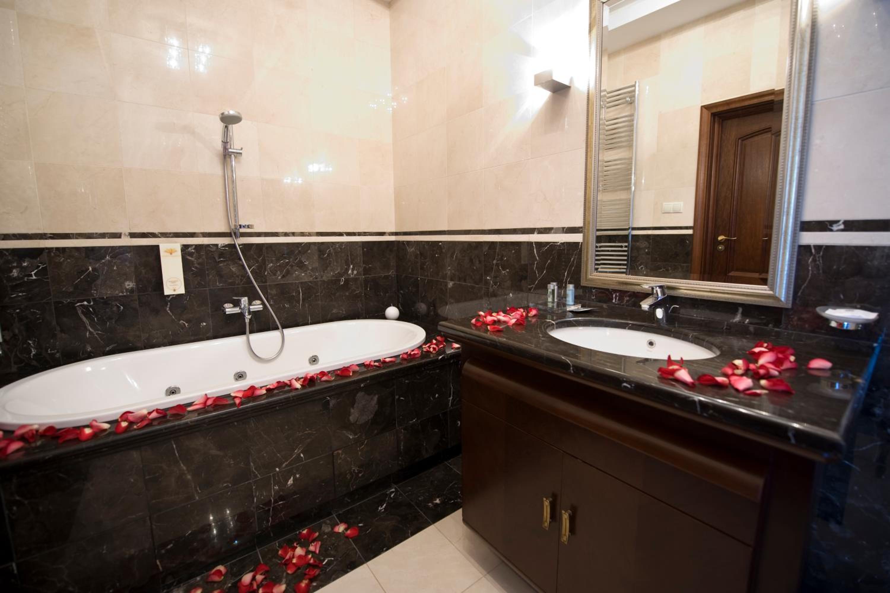 Mini Suite (2 Adults) - Photo 3