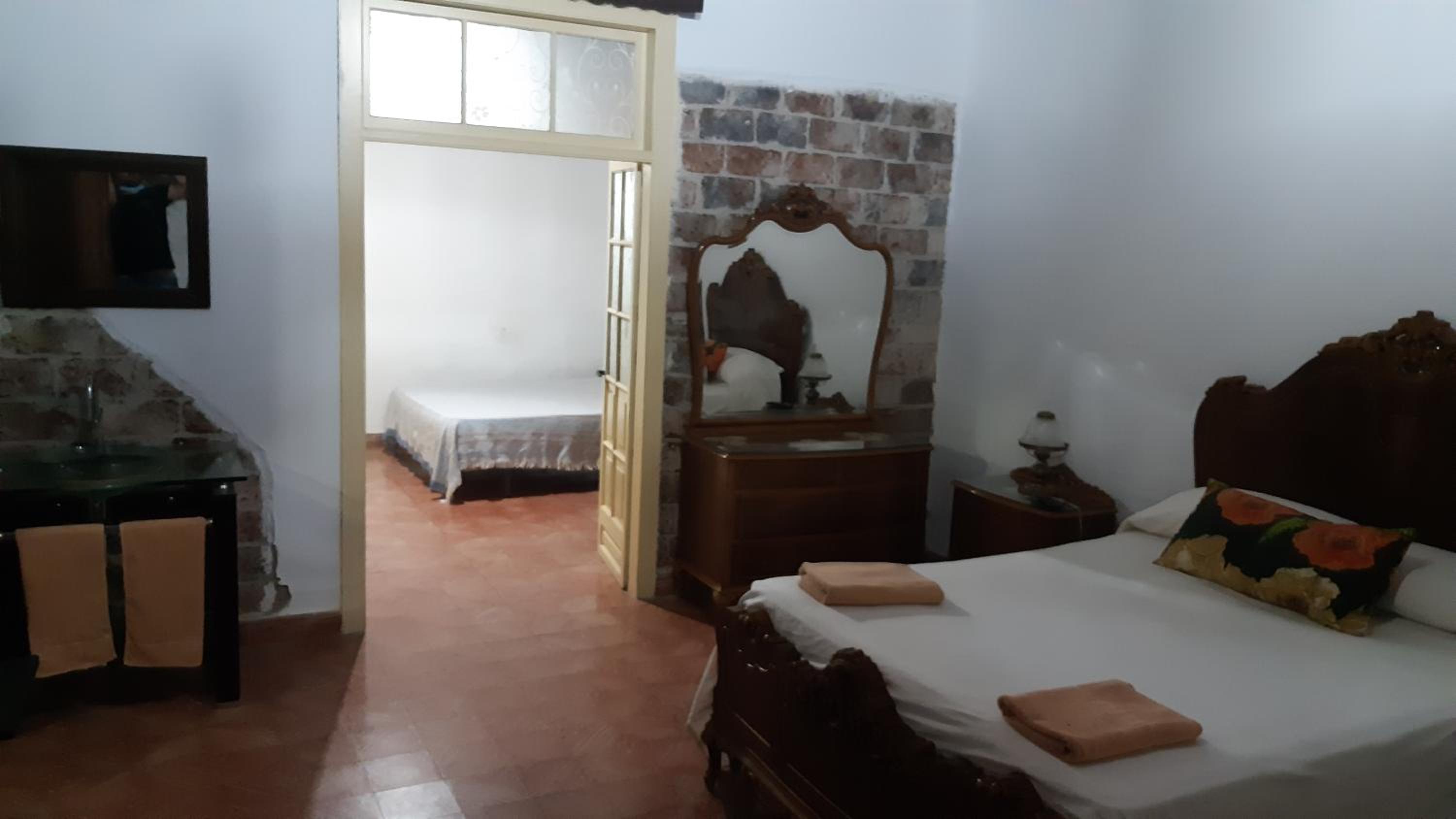 Five-Bedroom House photo 2
