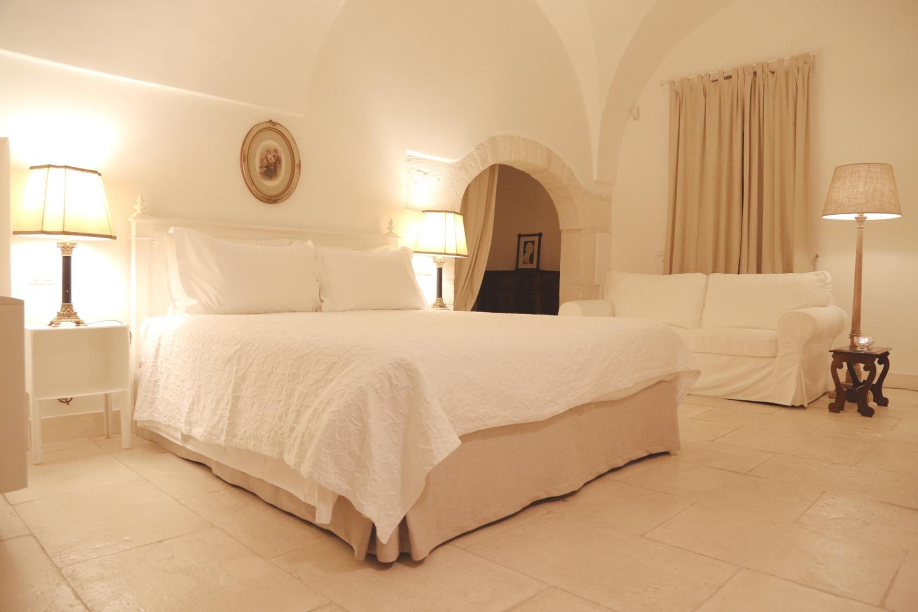 Double or Twin Room - Photo 4