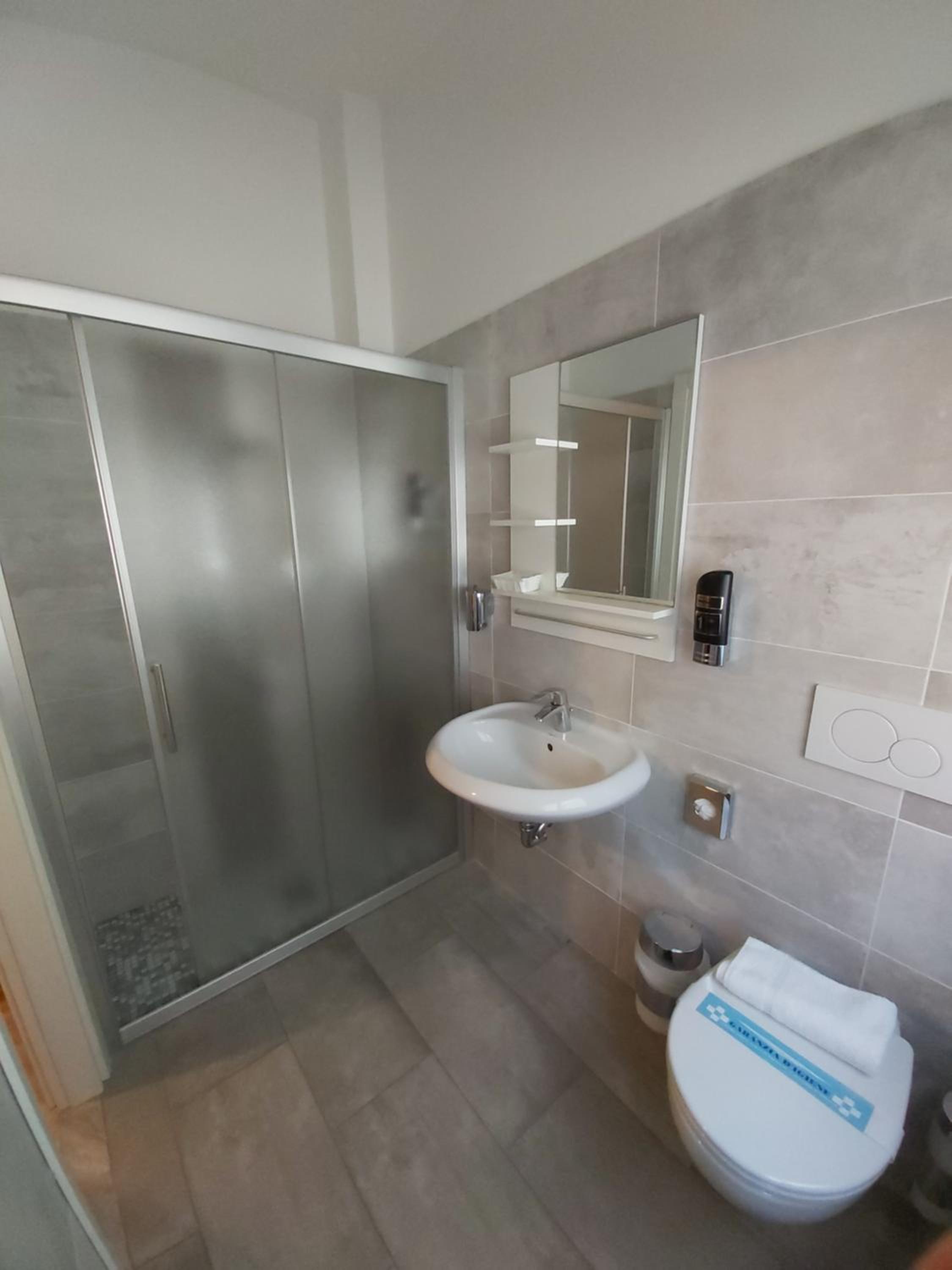 Small Double Room - Photo 5