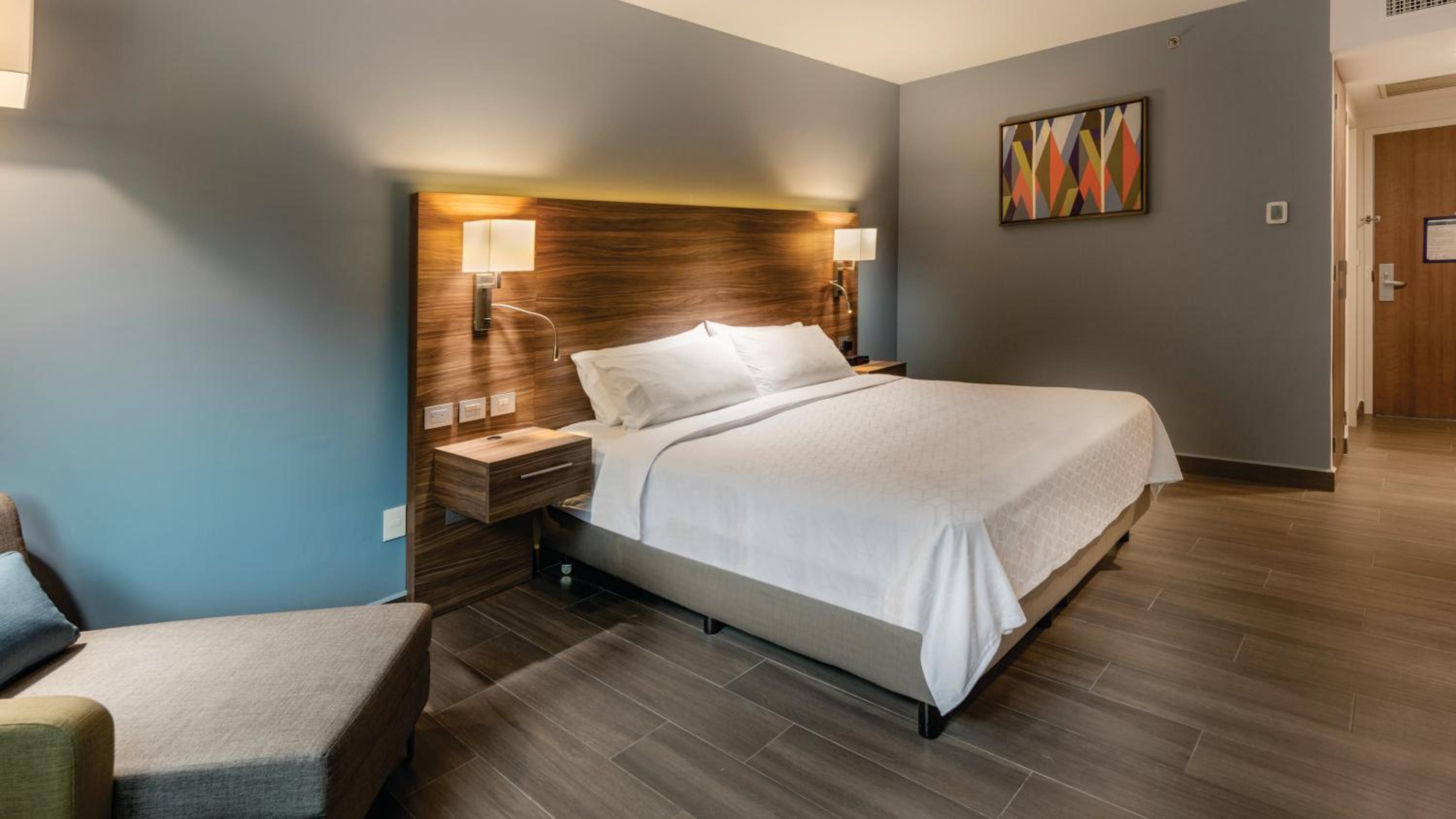 Standard King Room - Photo 3