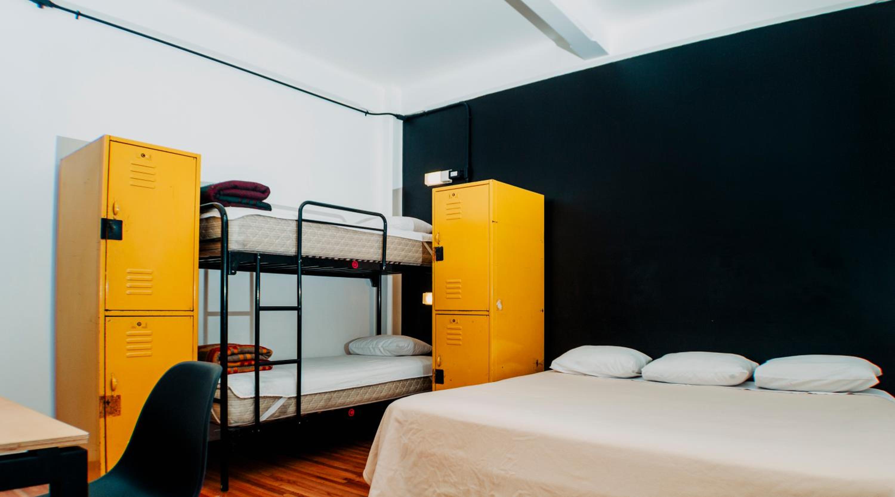 Quadruple Room with Private Bathroom photo 1