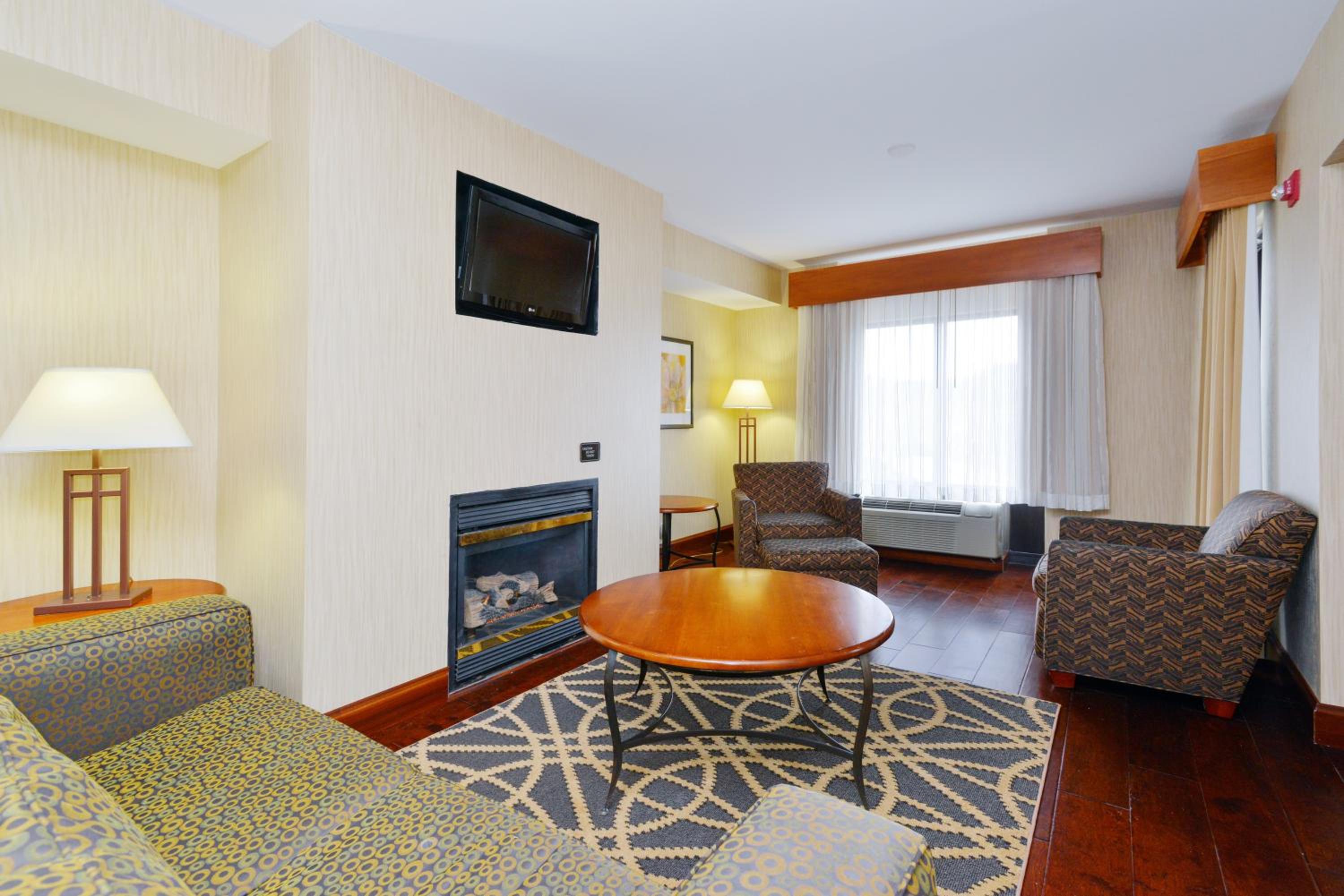 One-Bedroom Suite - Photo 1