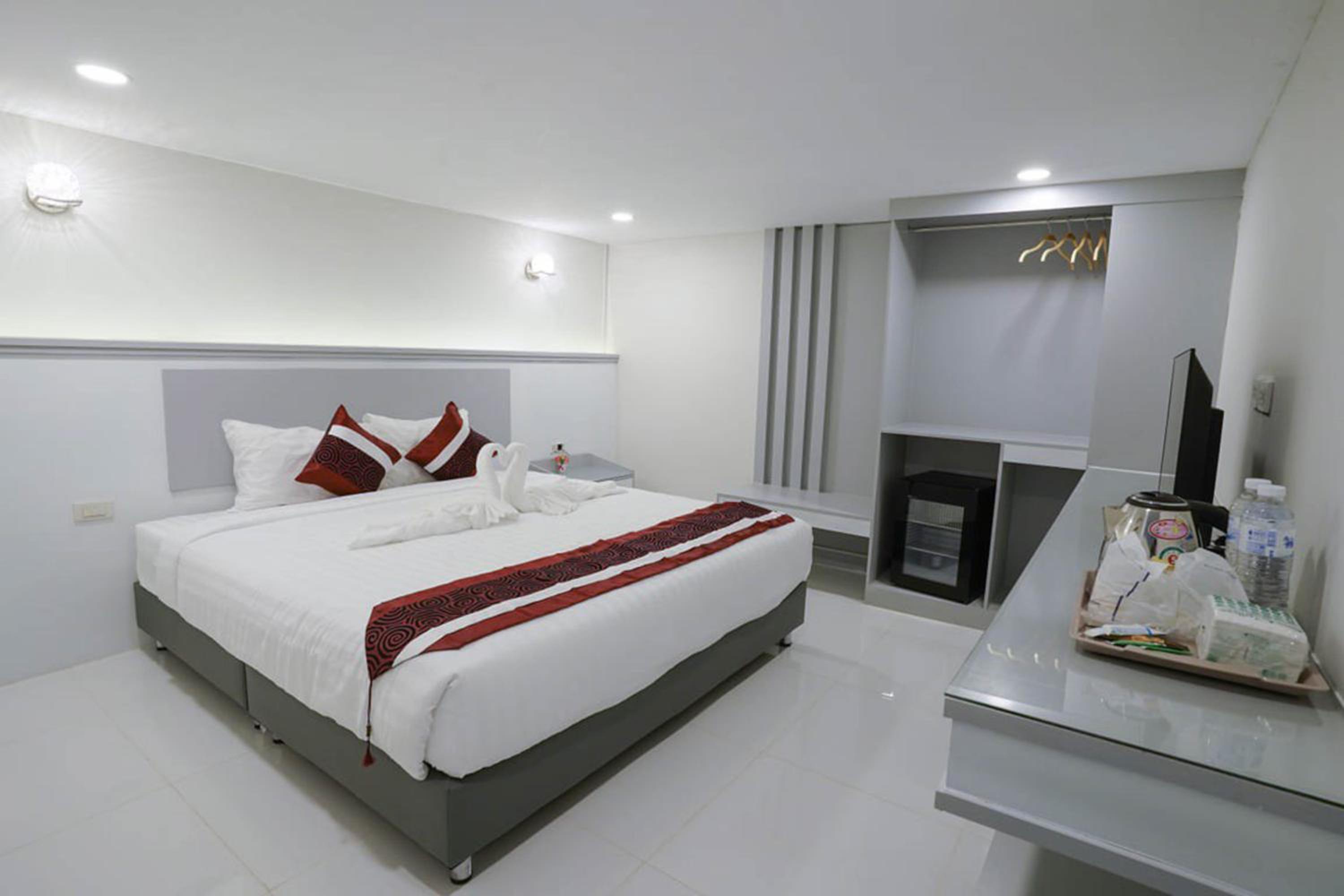 Deluxe King Room - Photo 4