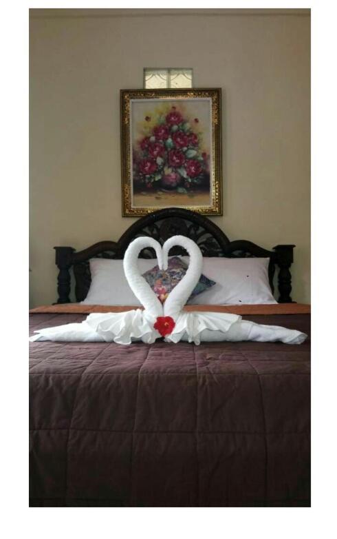 Budget Double Room - Photo 17