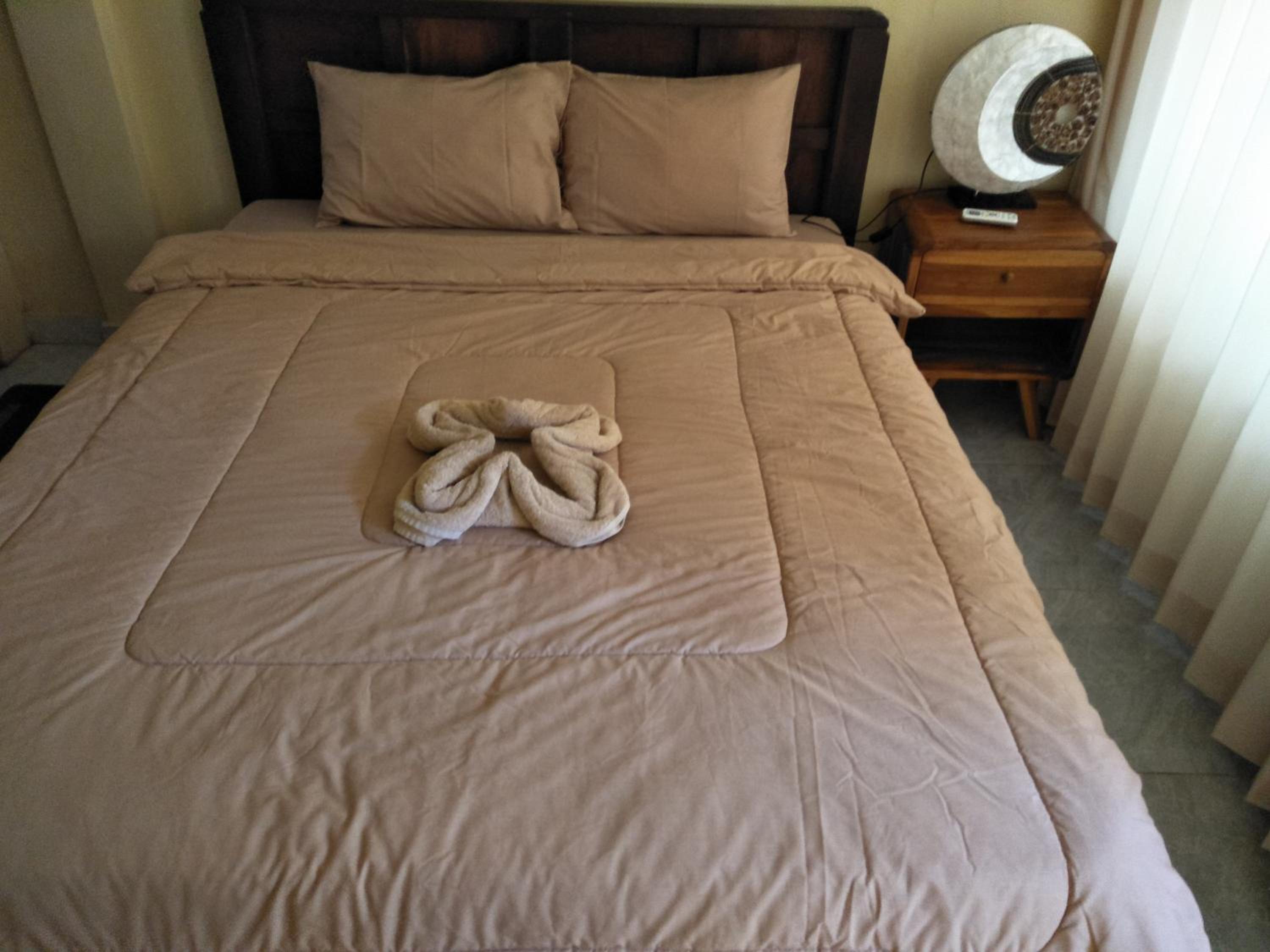 Budget Double Room - Photo 13