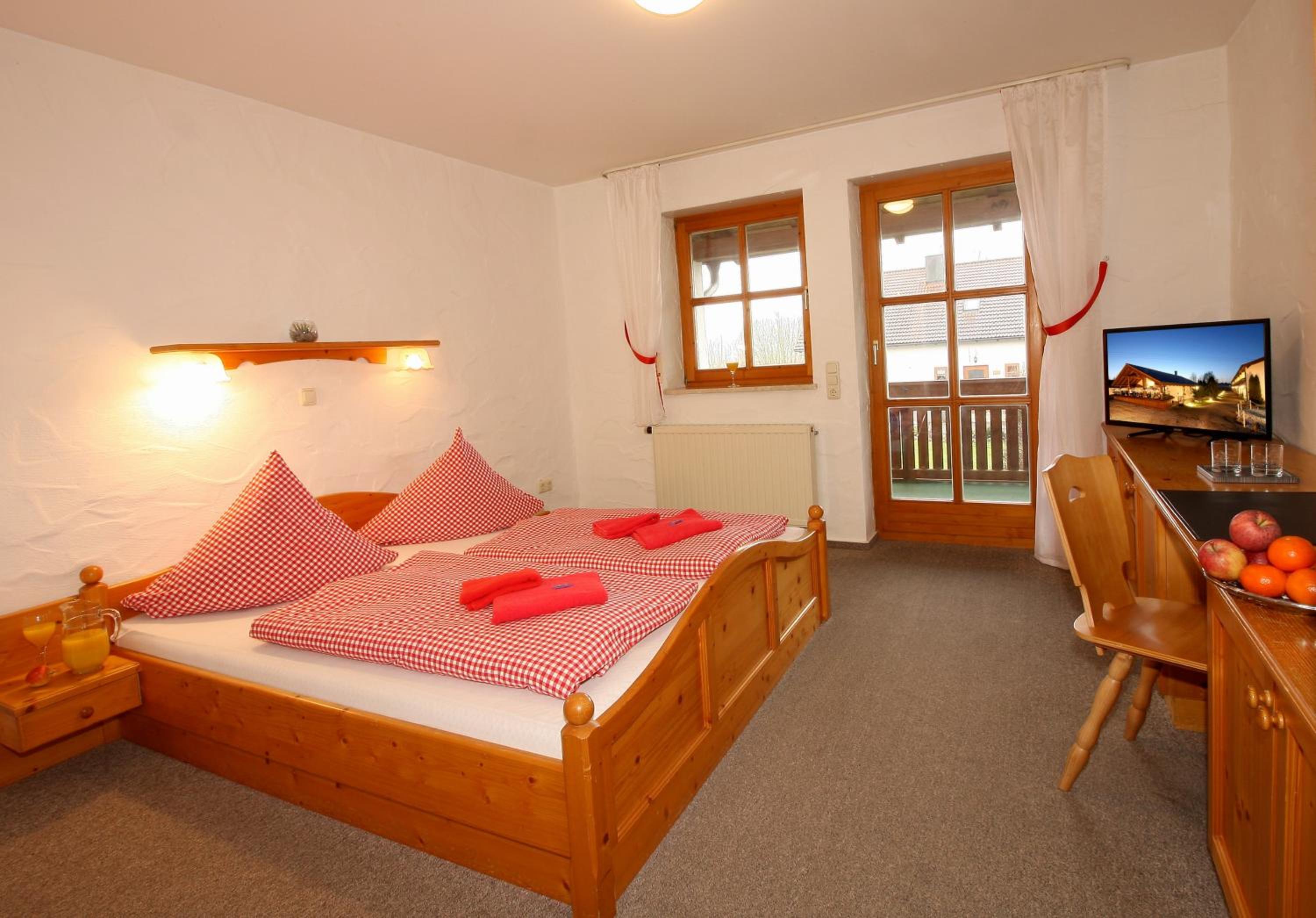 Double Room with Balcony - Photo 3