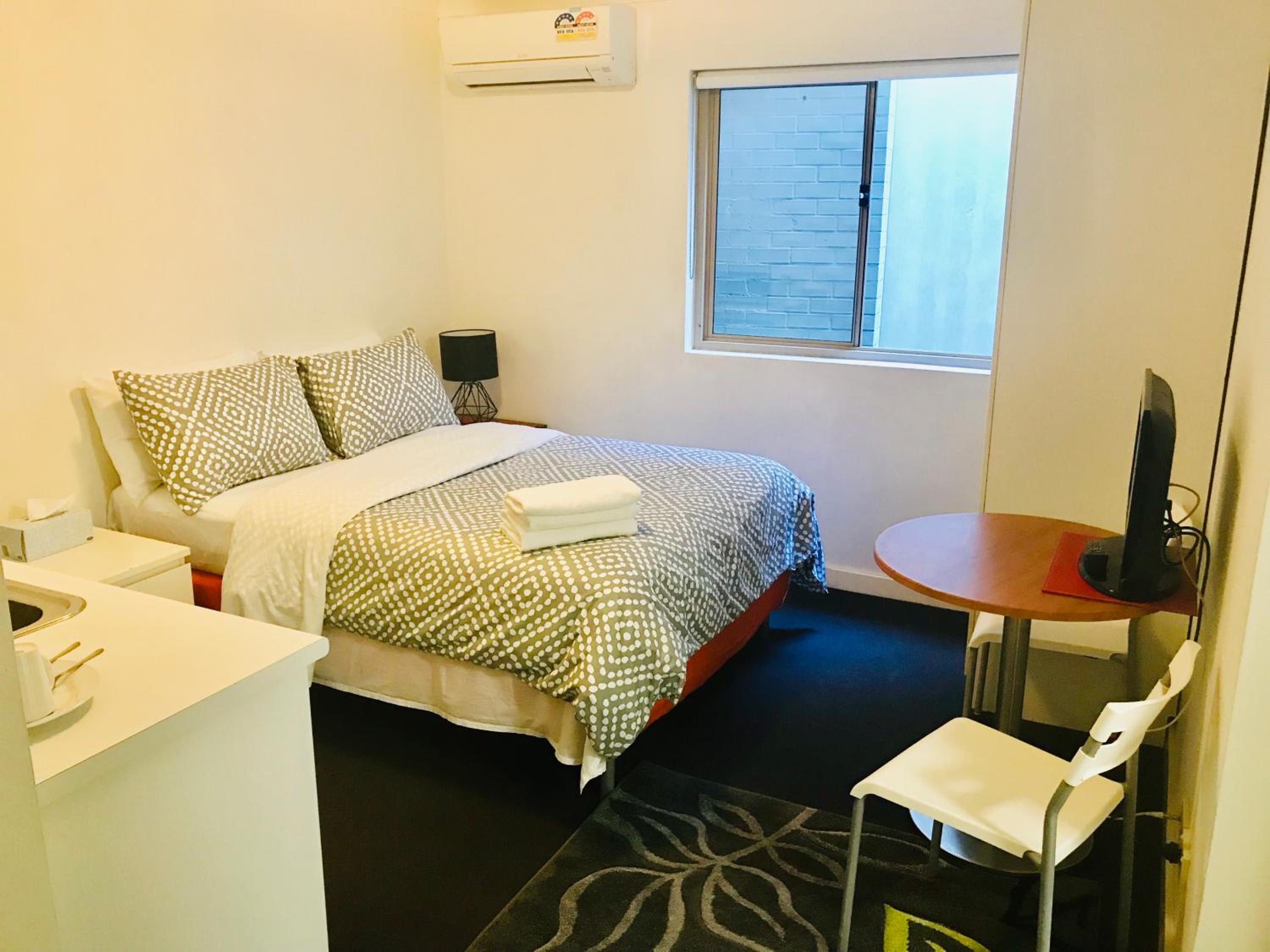 Single Room with Bathroom photo 1