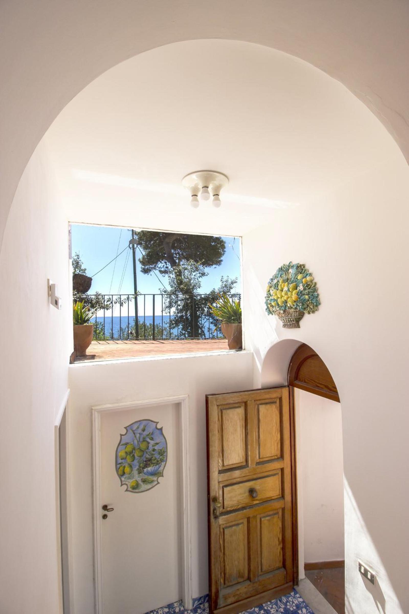 Two-Bedroom Apartment with Terrace and Sea View - Photo 29