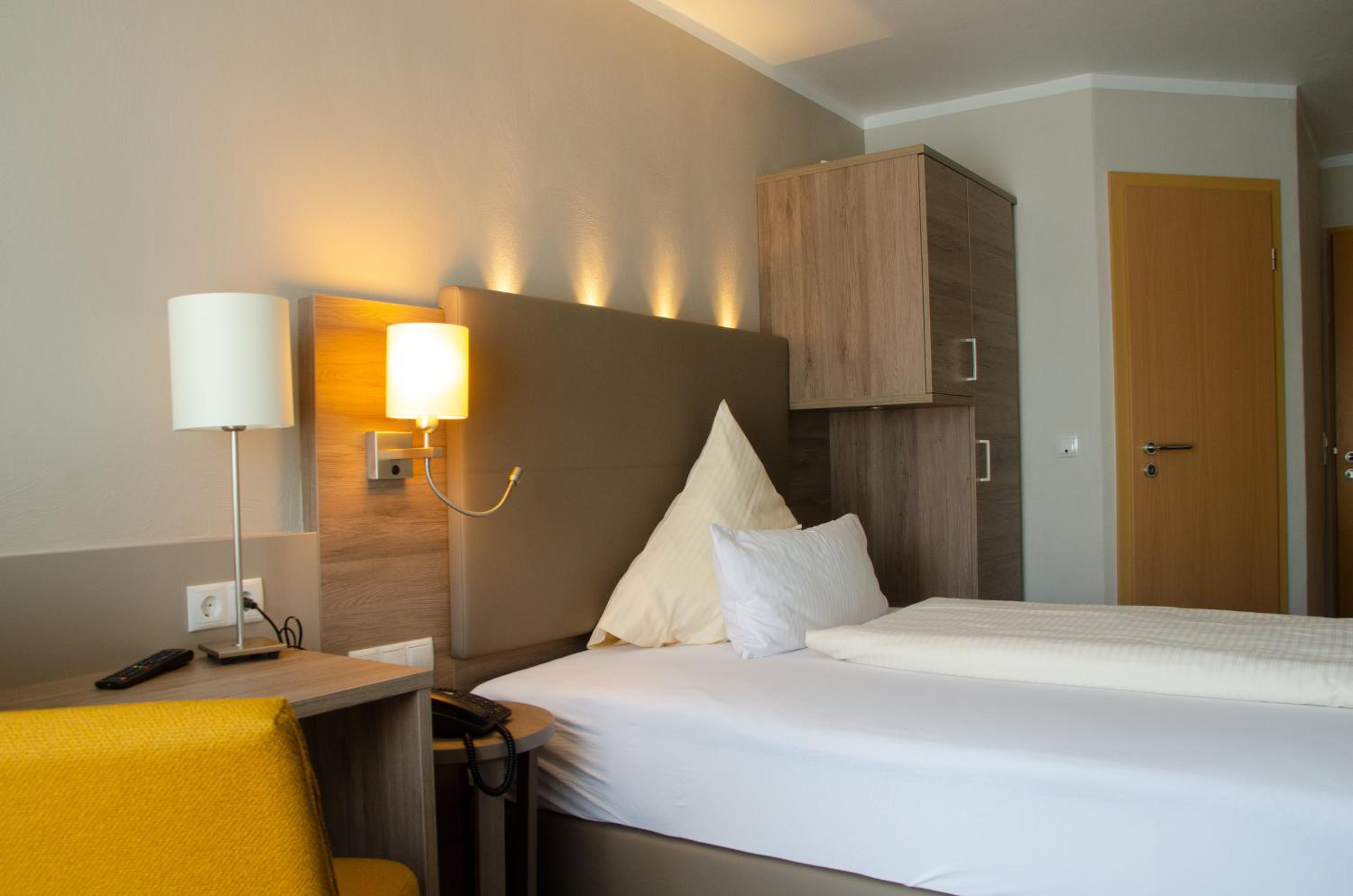 Small Double Room with River View - Photo 1