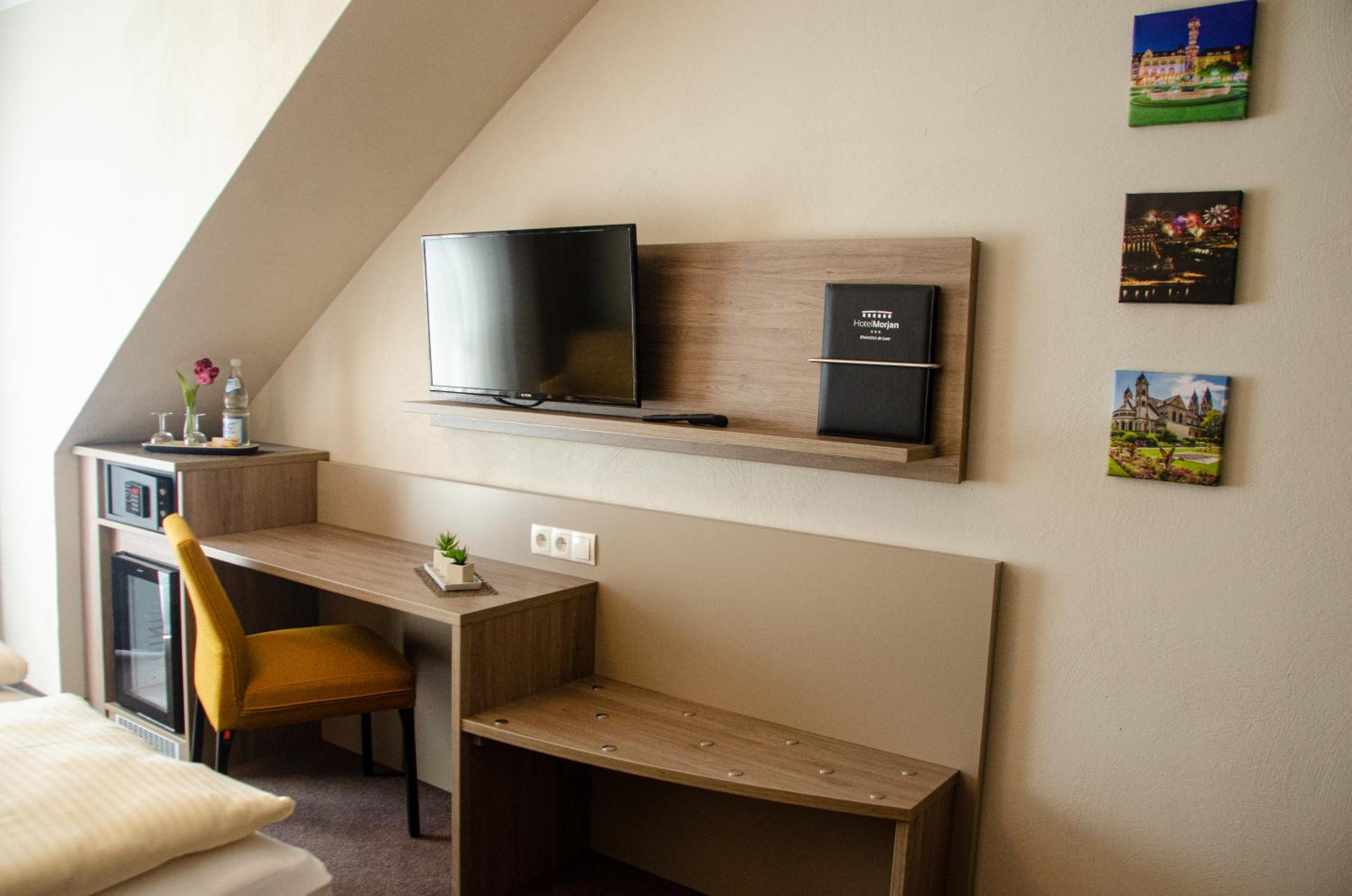 Double Room with River View - Photo 5