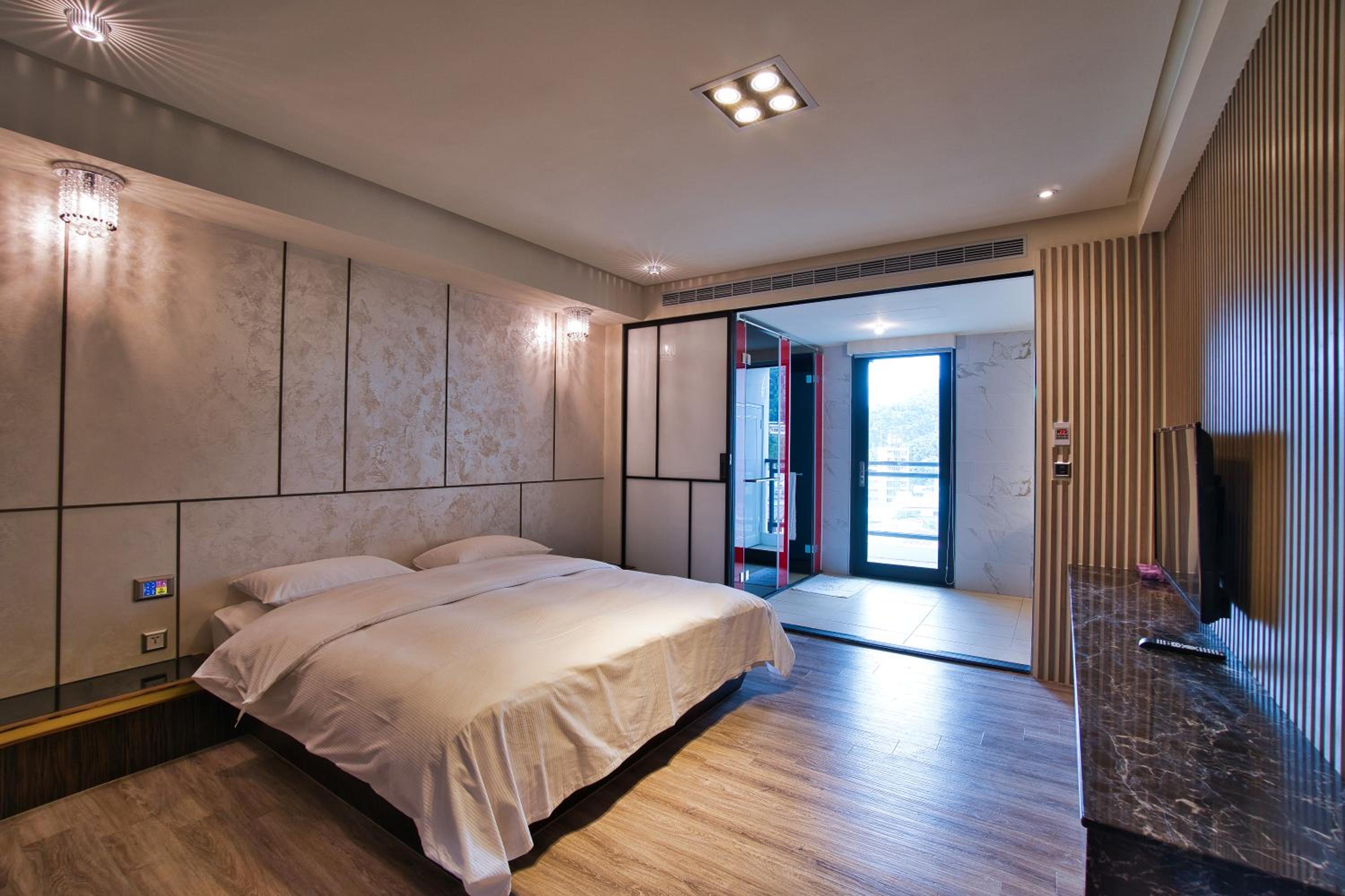 Double Room with Balcony (2 Adults + 1 Child) photo 3