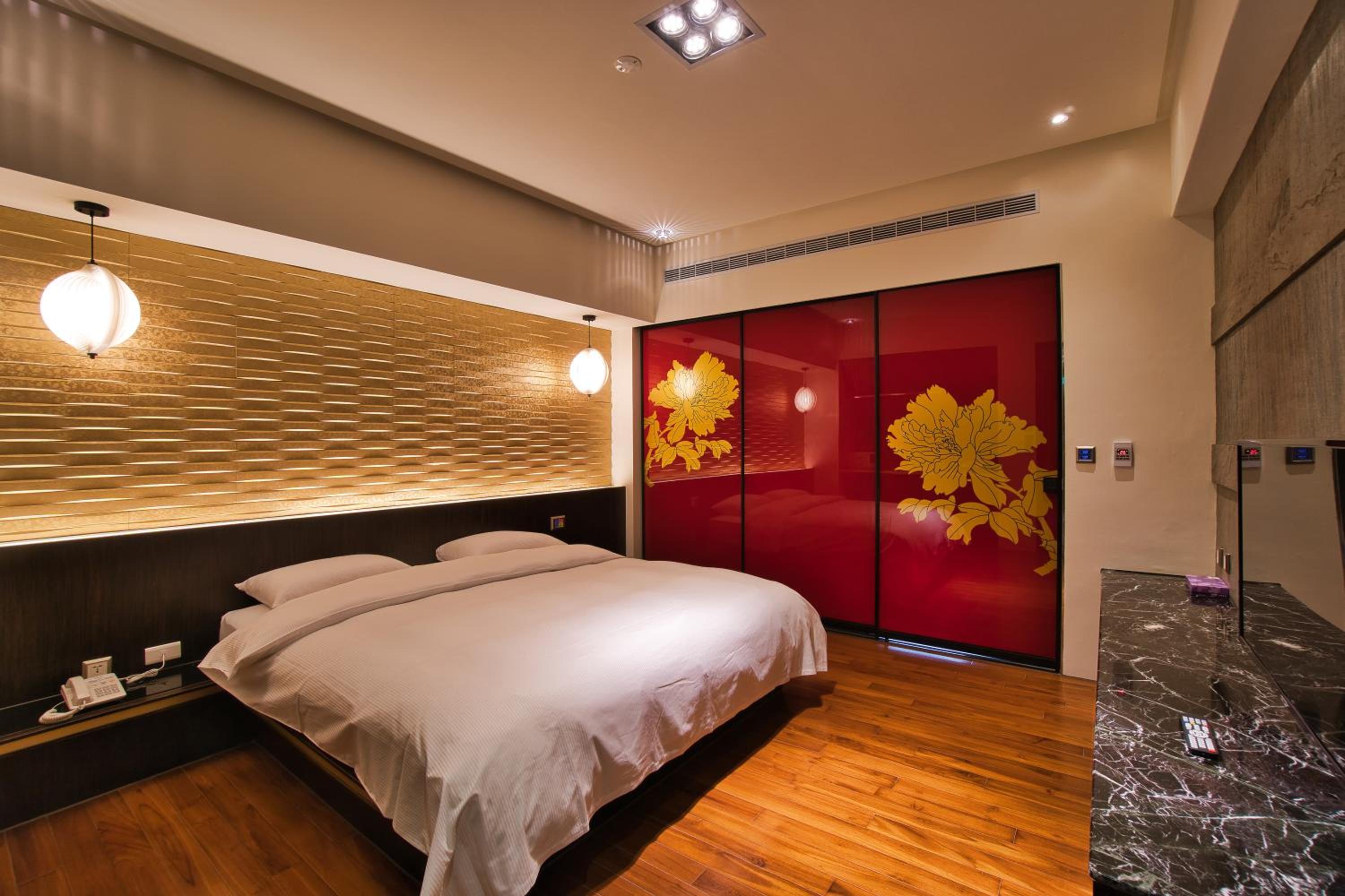 Double Room with Balcony (2 Adults + 1 Child) photo 1