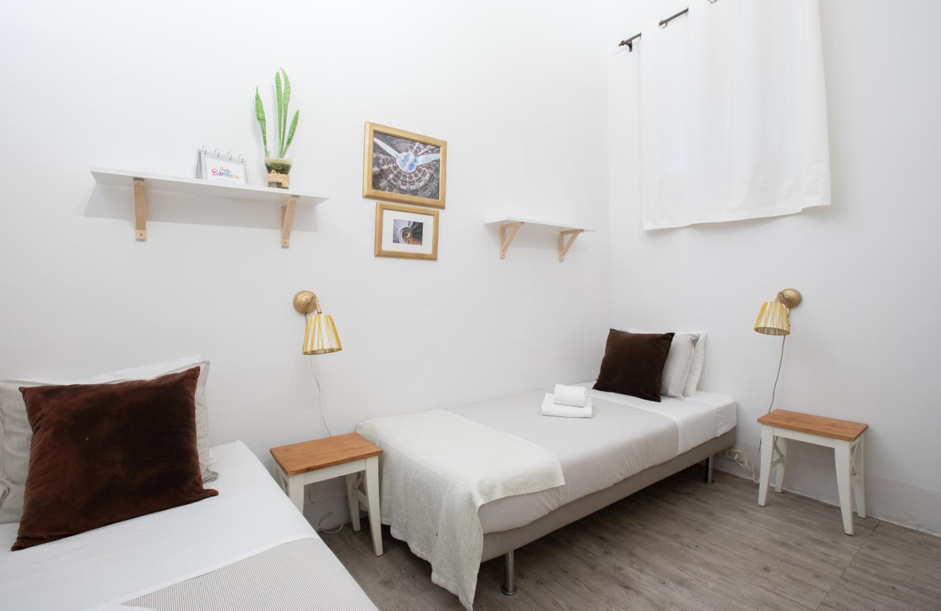 Habitación Doble Económica con Baño Compartido