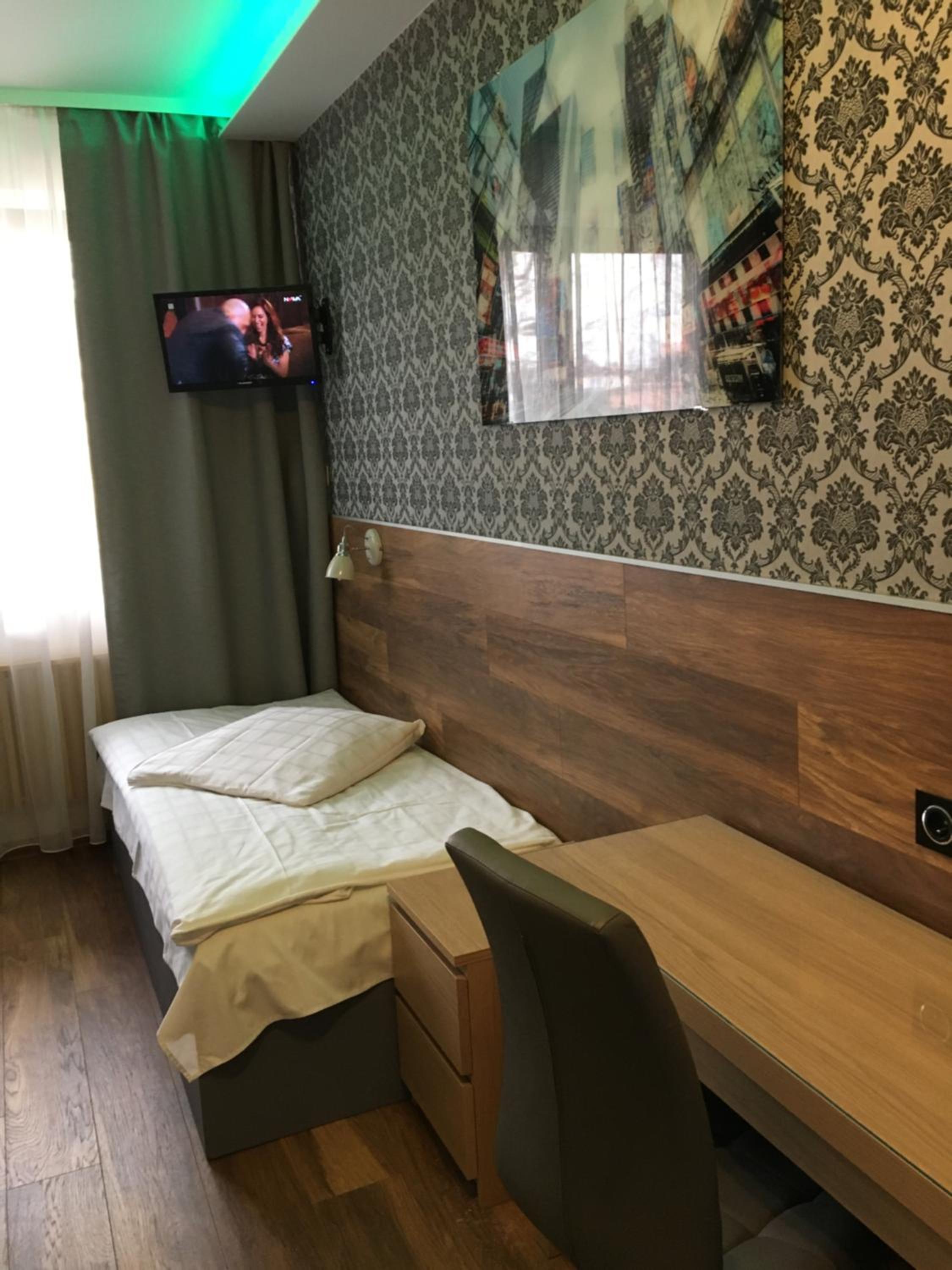 Twin Room - Photo 4