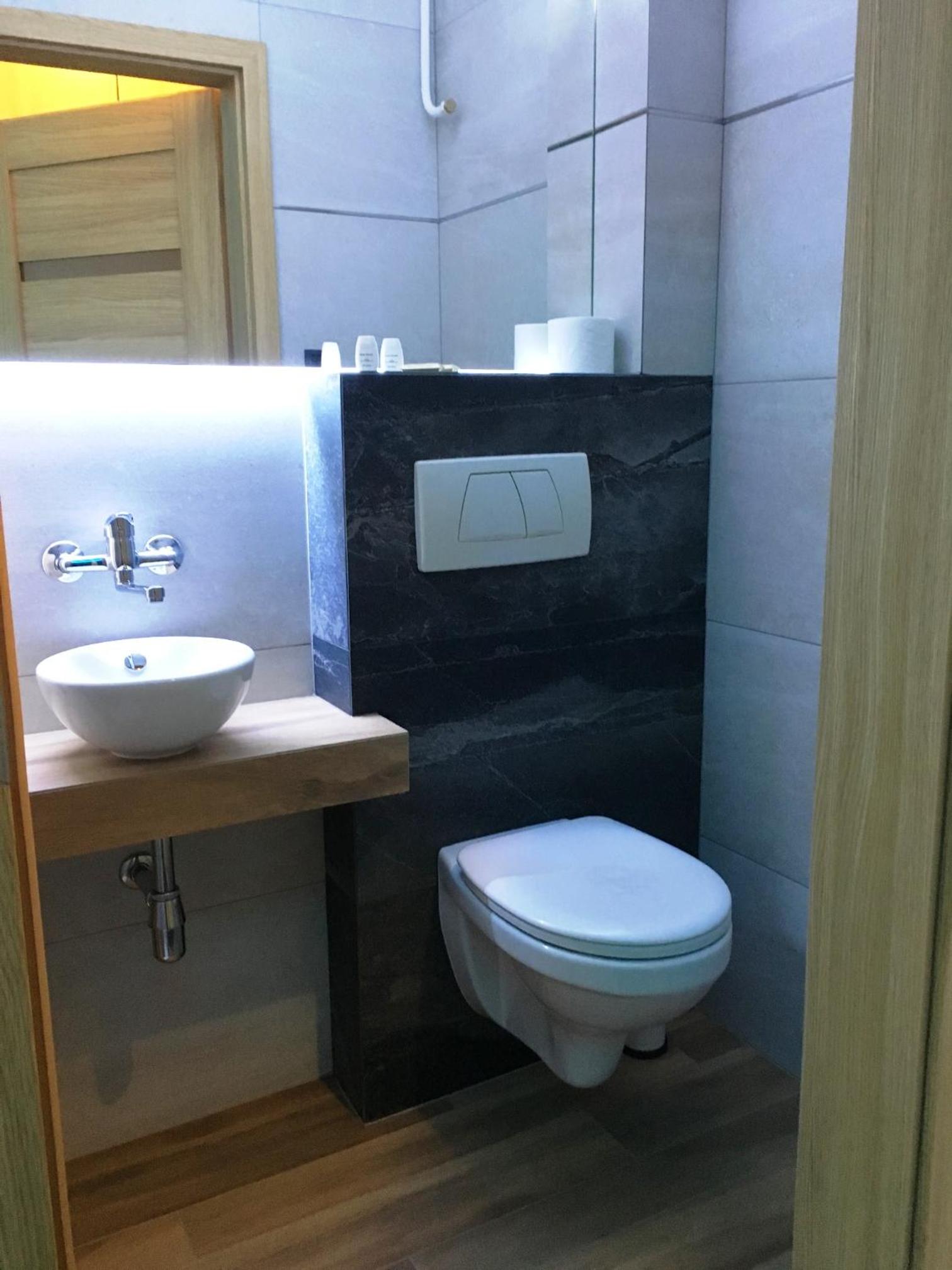 Twin Room - Photo 3
