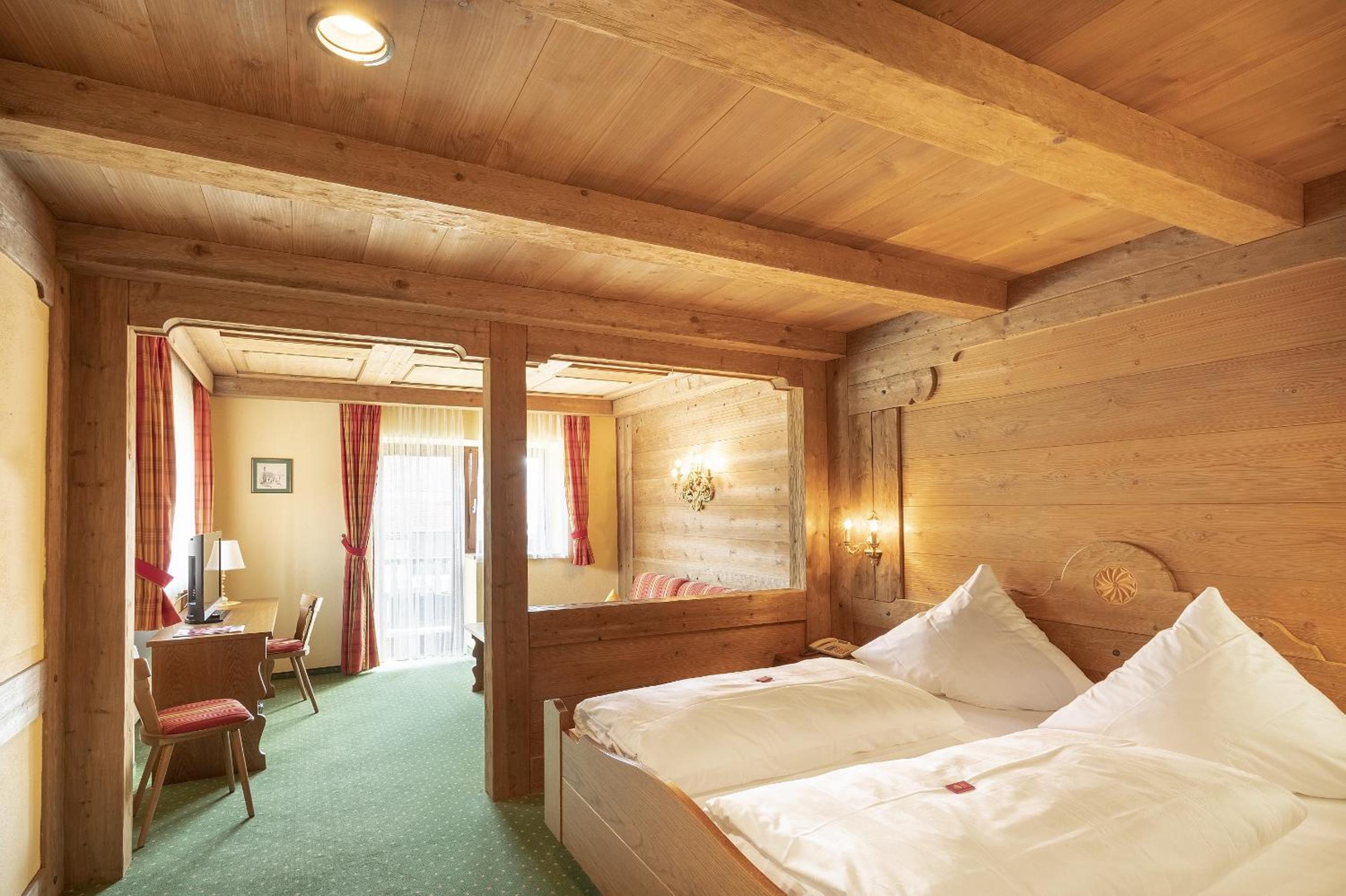 Deluxe Double Room with Balcony photo 1