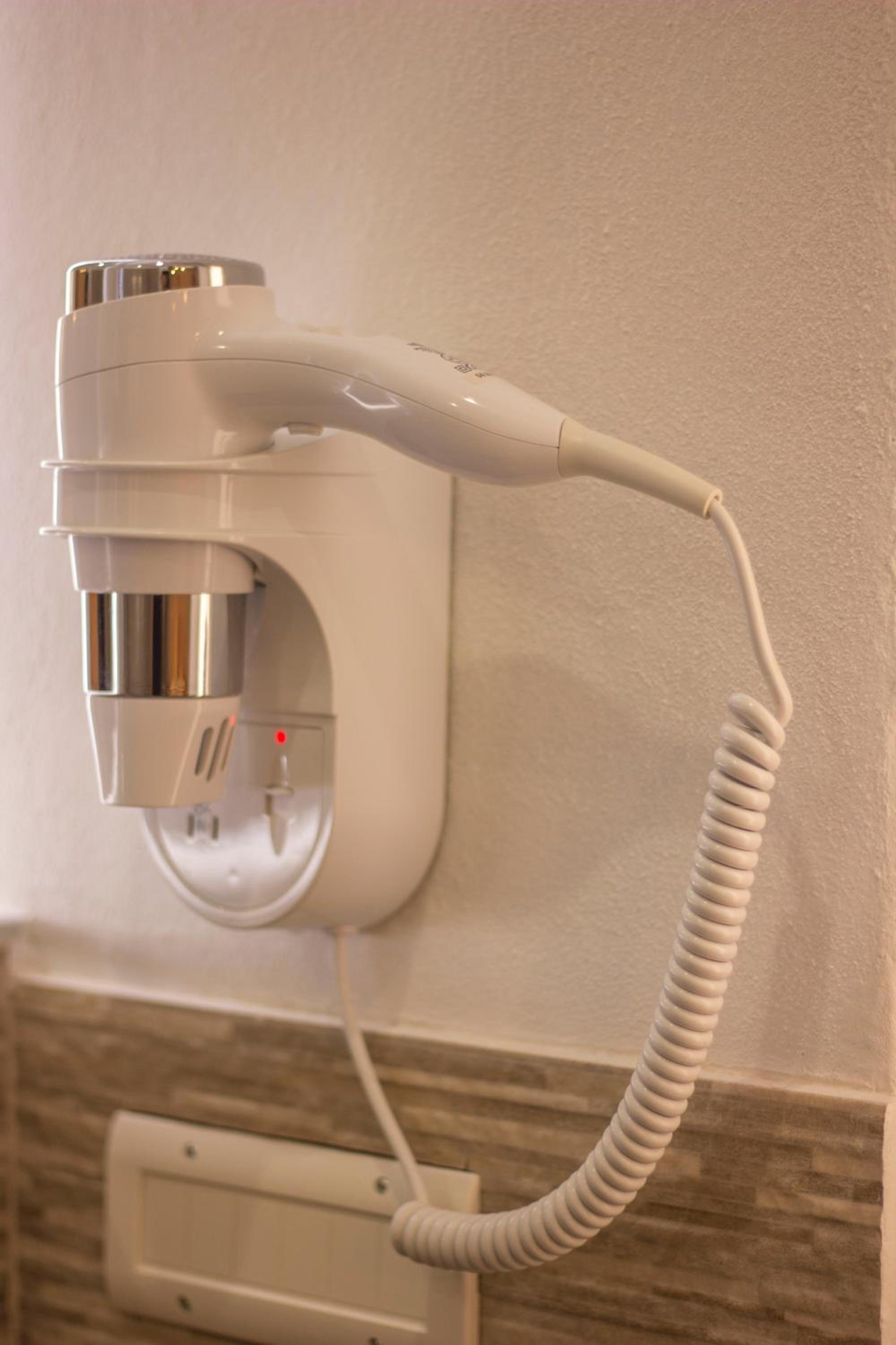 Double Room with Private Bathroom - Photo 7
