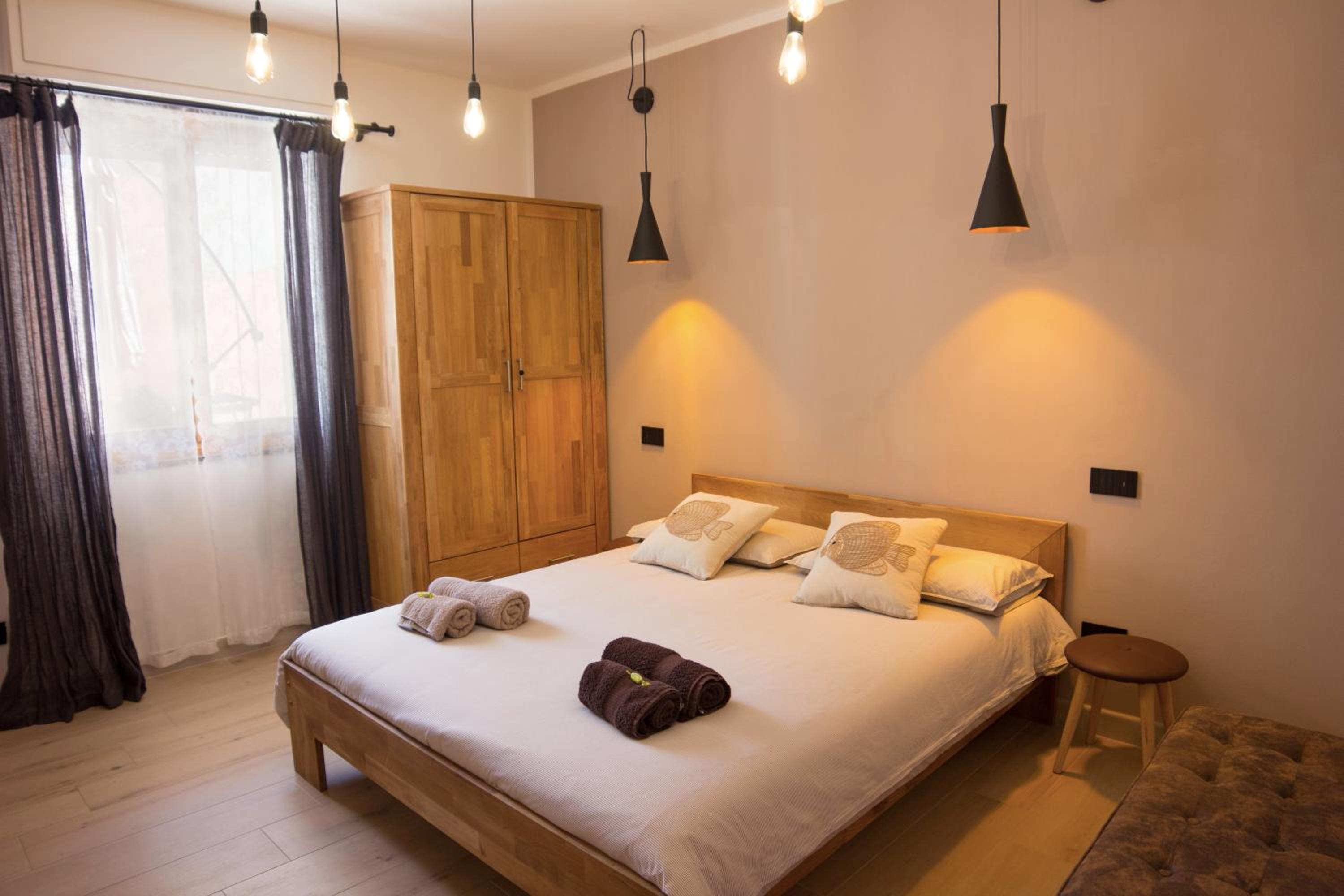 Double Room with Private Bathroom - Photo 11