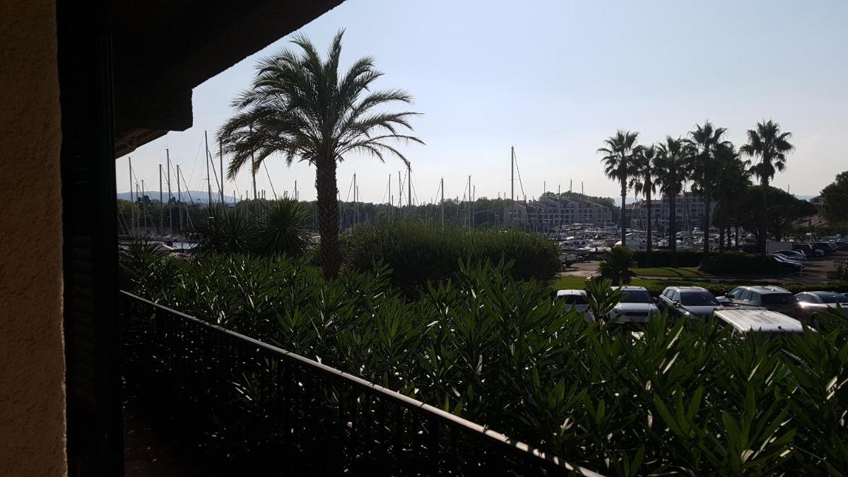 Apartment with Sea View photo 2