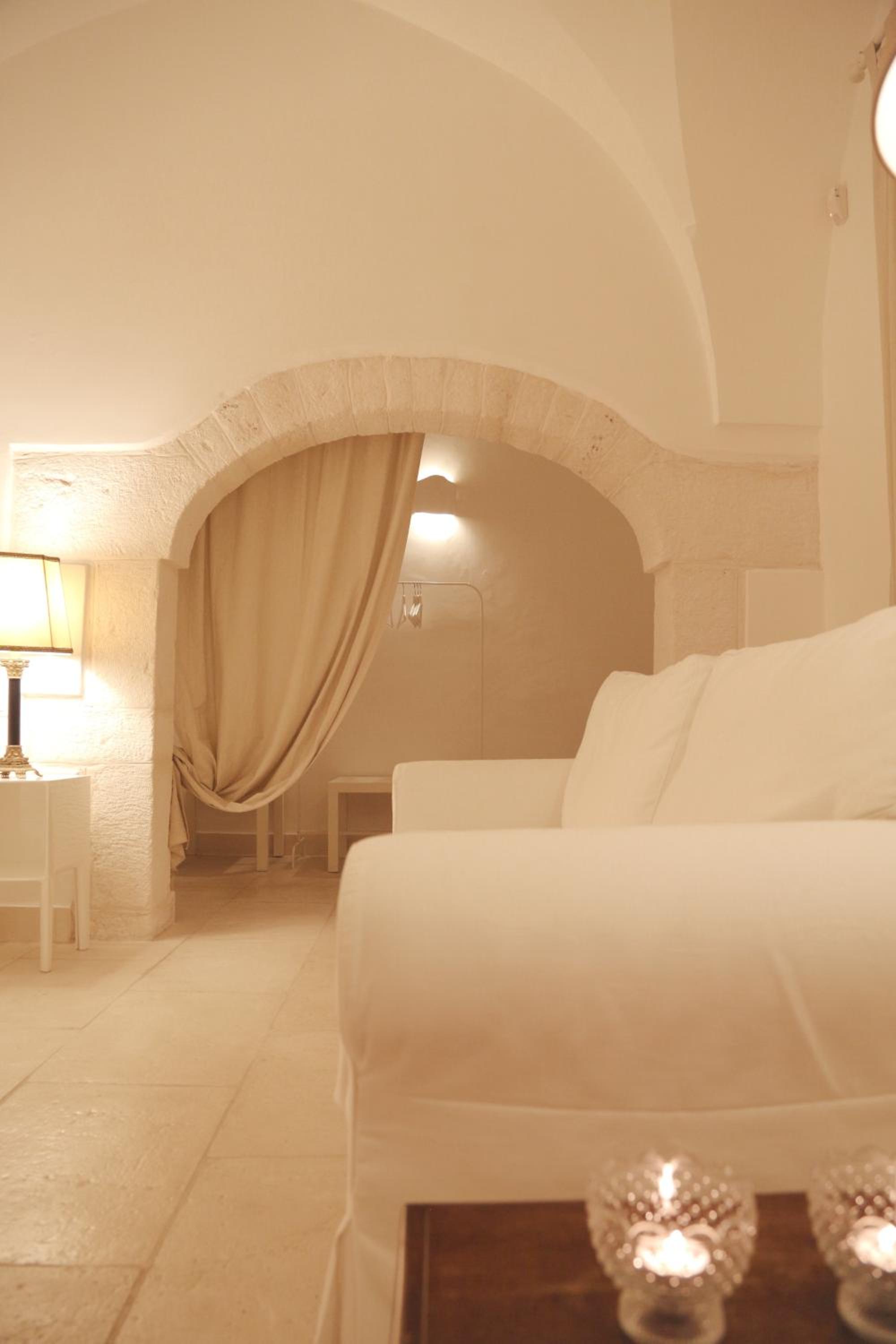 Double or Twin Room - Photo 8