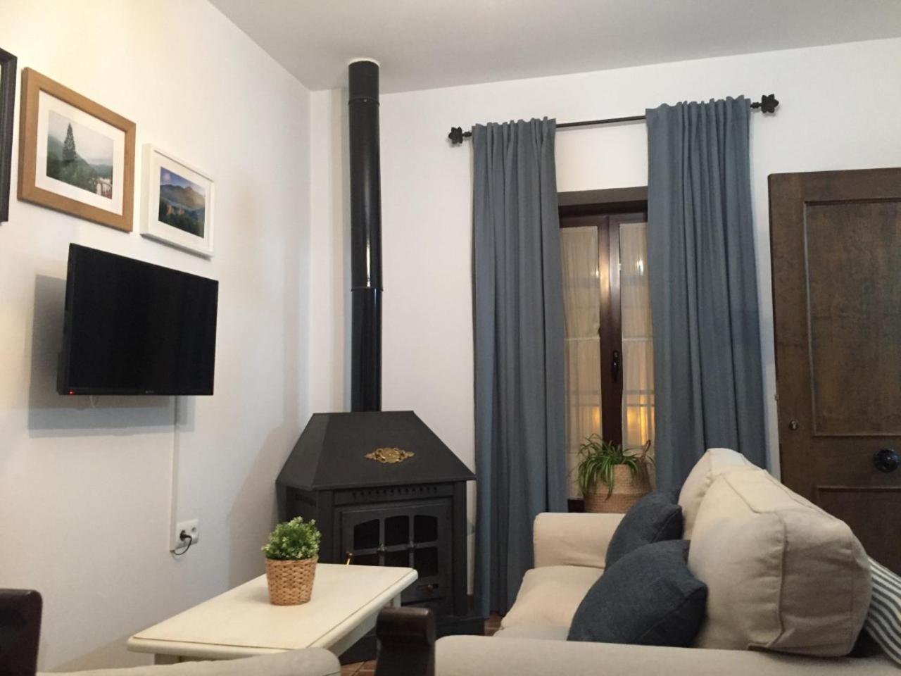 Two-Bedroom Apartment - Photo 3