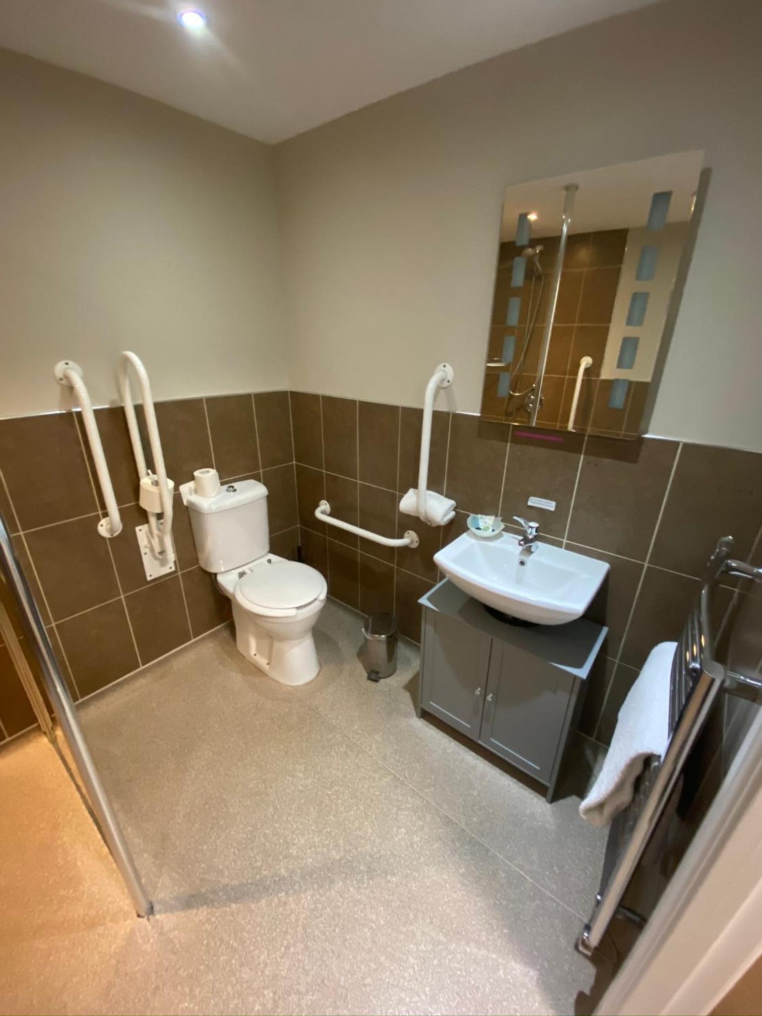 King Room - Disability Access photo 2