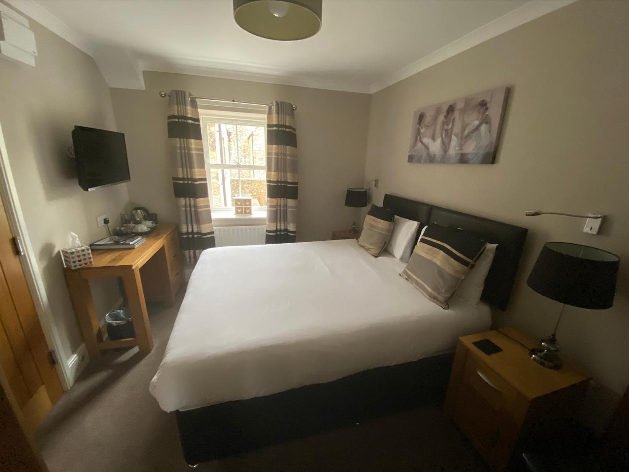 OFFSITE King Room photo 2
