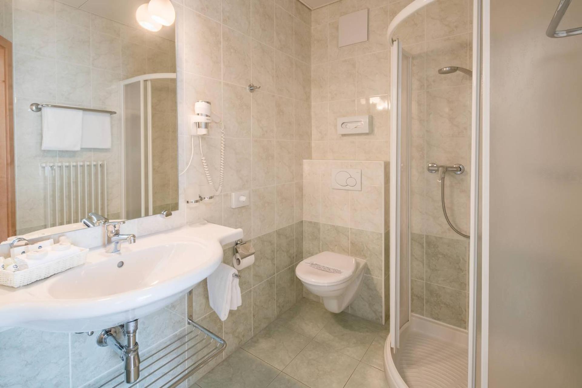 Executive Double Room with Balcony - Photo 2