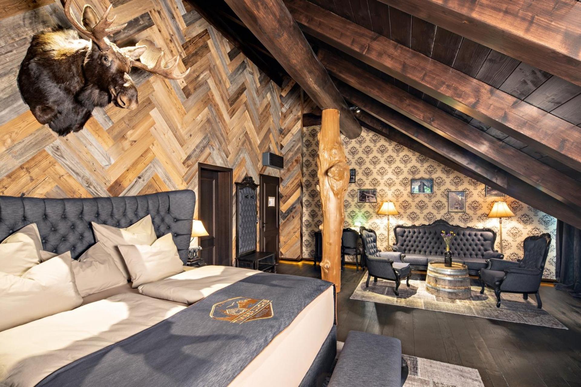 King Suite with Balcony photo 2