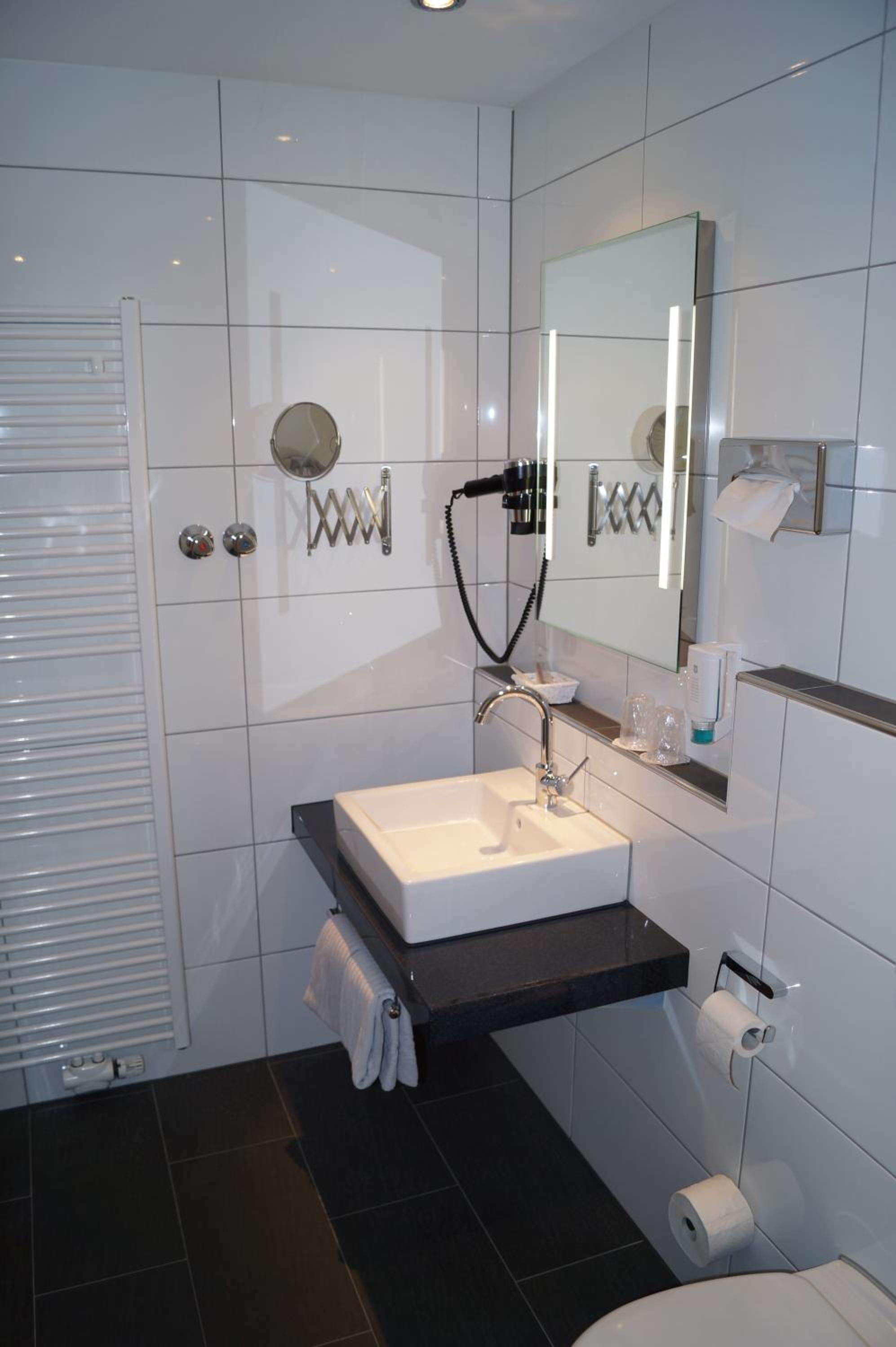 Small Double Room - Photo 3